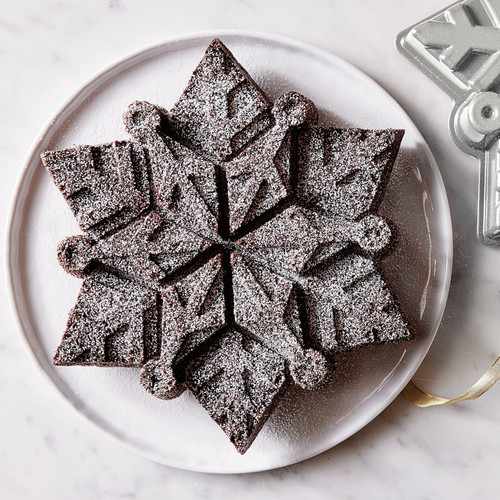 Cake made in the snowflake cake pan