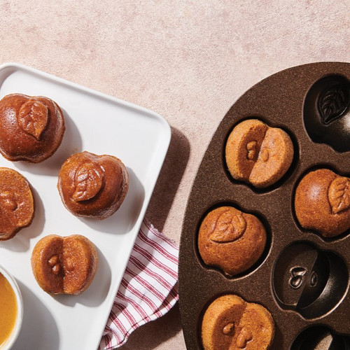 Mini cakes made in the Apple Cakelette Pan