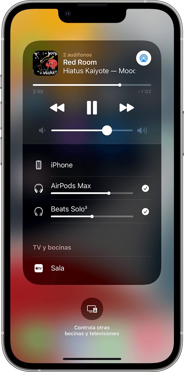 Centro de control del iPhone en el que se reproduce audio compartido