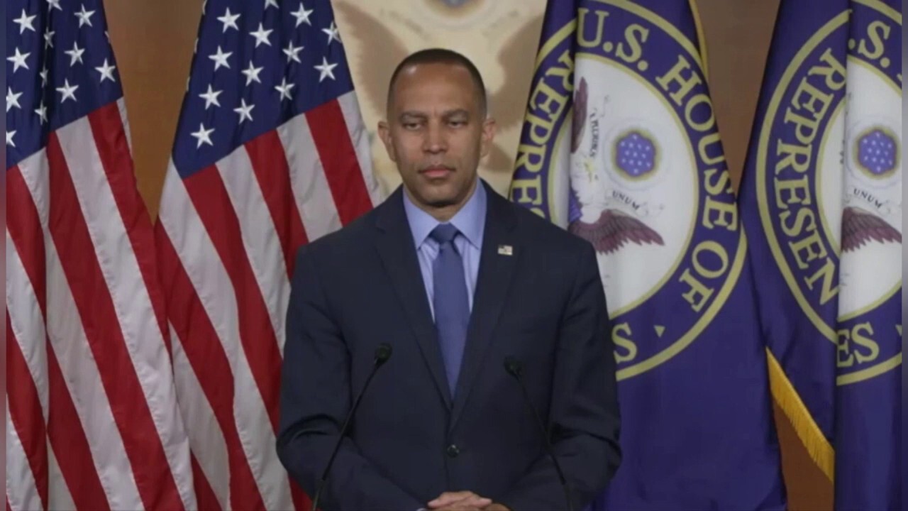 House Democratic Leader Hakeem Jeffries slams Justice Alito