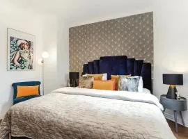 AWESOME LEICESTER SQ! Fashion Flat for Theatre Families and Happy Friends