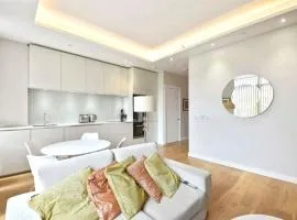 Leicester Square Central Designer Sleeps 6