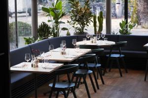 Ein Restaurant oder anderes Speiselokal in der Unterkunft Greulich Design & Boutique Hotel 