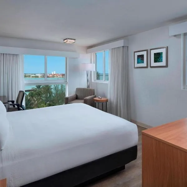 Courtyard by Marriott Nassau Downtown/Junkanoo Beach, hotel u Nassauu