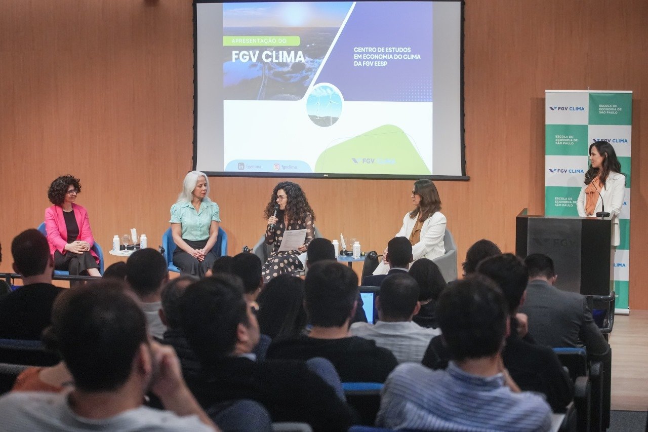 Evento da FGV reuniu a Diretora de Pesquisa e Inovação da FGV, Goret Paulo; a Diretora da FGV EESP, Lilian Furquim; a Coordenadora Executiva e Cofundadora do FGV Clima, Amanda Schutze e a Coordenadora Científica e Cofundadora do FGV Clima, Clarissa Gandour.
