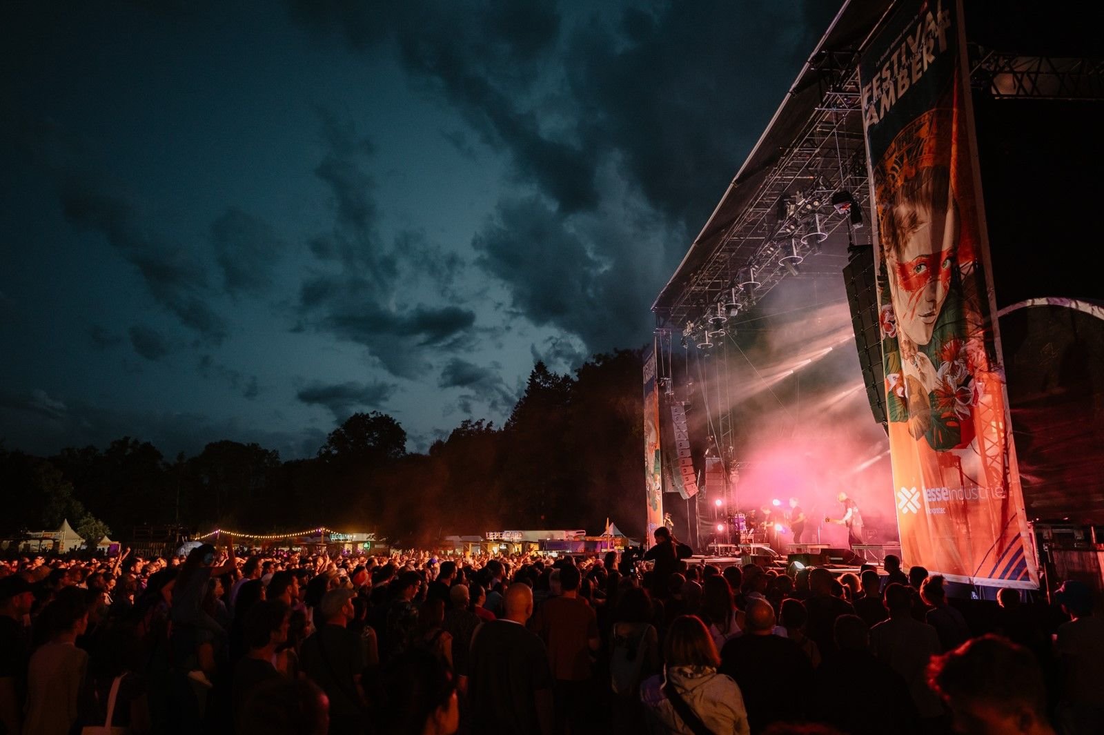 Les organisateurs du 35e festival d’Ambert, qui prend cette année une ampleur inattendue, ont été obligés d'ouvrir un village de tipis pour pouvoir héberger une partie des 25 000 festivaliers dans cette cité rurale et enclavée du Puy-de-Dôme. DR