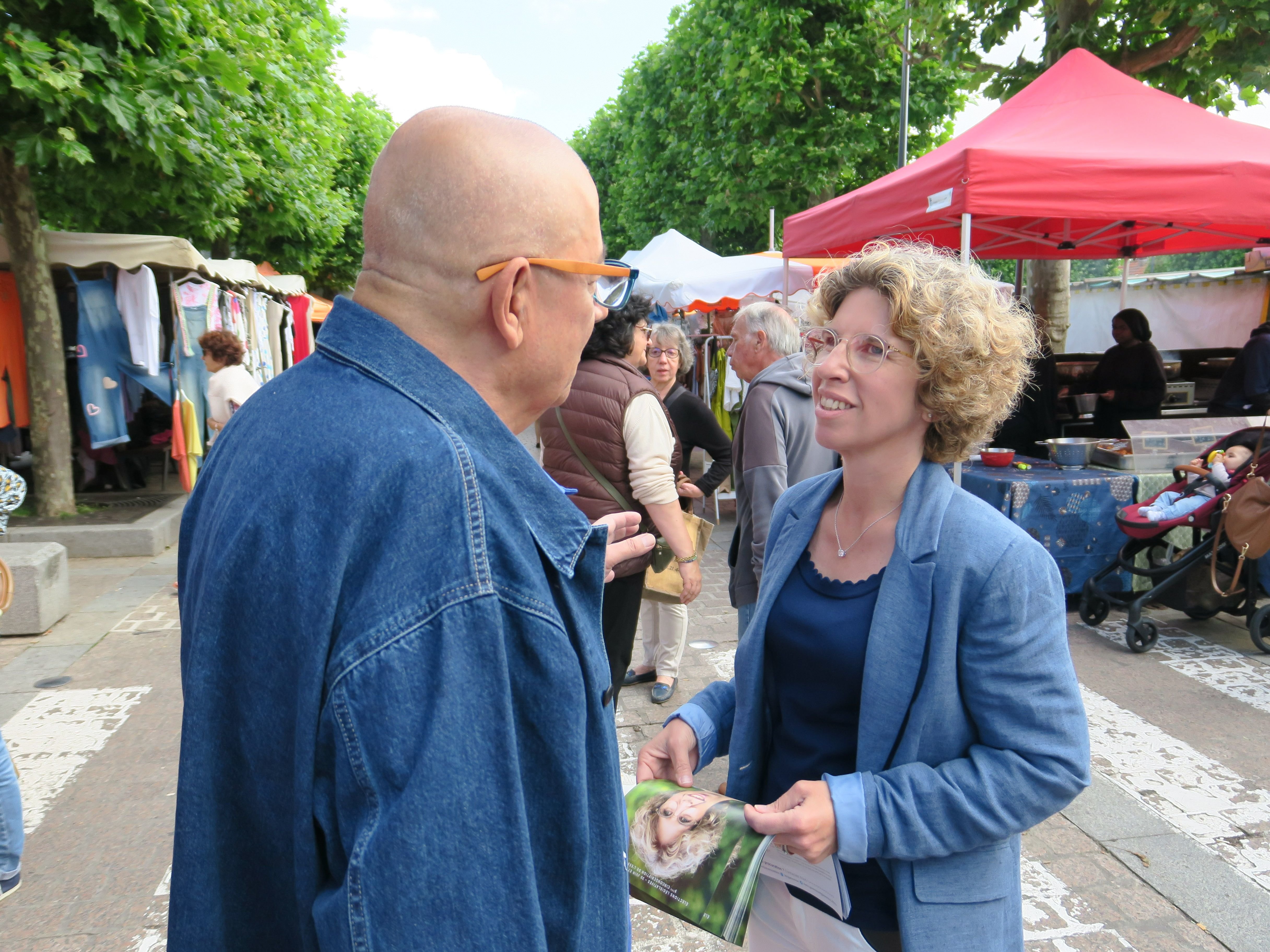 Marché de Draveil (Essonne), le 23 juin. Marie Guévenoux, députée sortante et ministre, s'est qualifiée pour le second tour dans la 9e circonscription. Mais elle a décidé de se désister pour faire barrage au RN. LP/S.M.