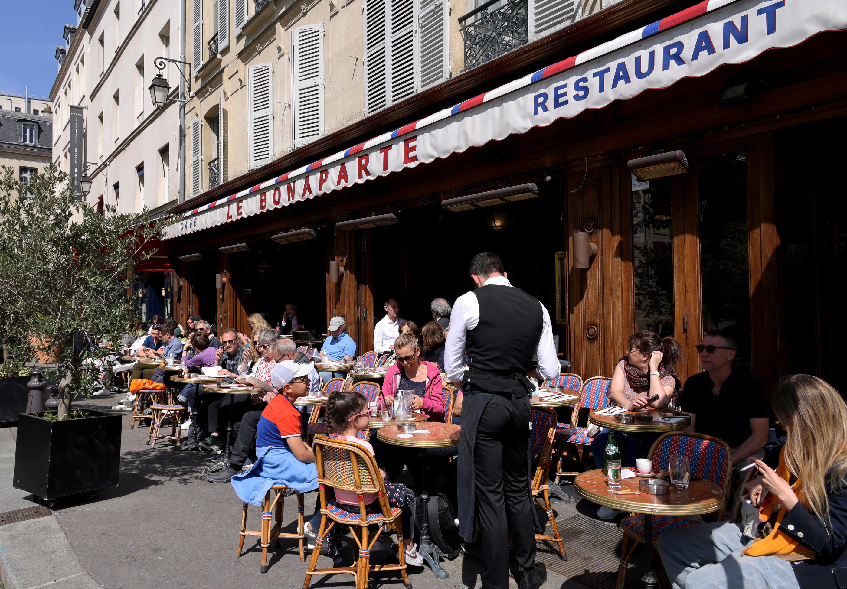 Si l’on rêve de boissons fraîches en terrasse en ce début mai, c’est parce qu’un dôme d’air chaud se déploie progressivement depuis l’Espagne jusqu’à l’Europe centrale en passant par la France. LP/ Delphine Goldsztejn