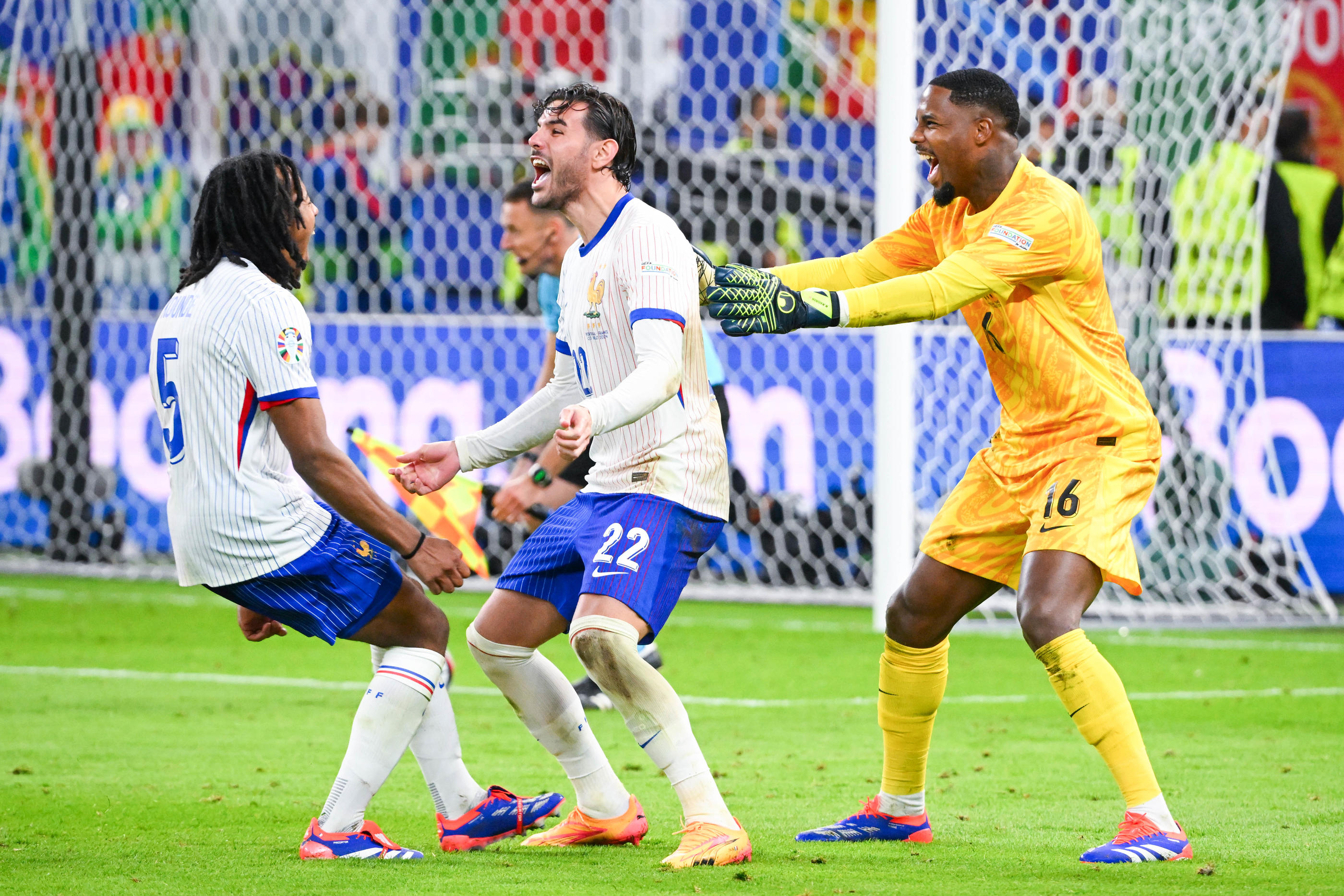 Jules Koundé et Théo Hernandez ont marqué deux superbes tirs au but vendredi soir et ont permis à la France de stopper sa malédiction dans l'exercice. Icon Sport/Anthony Dibon