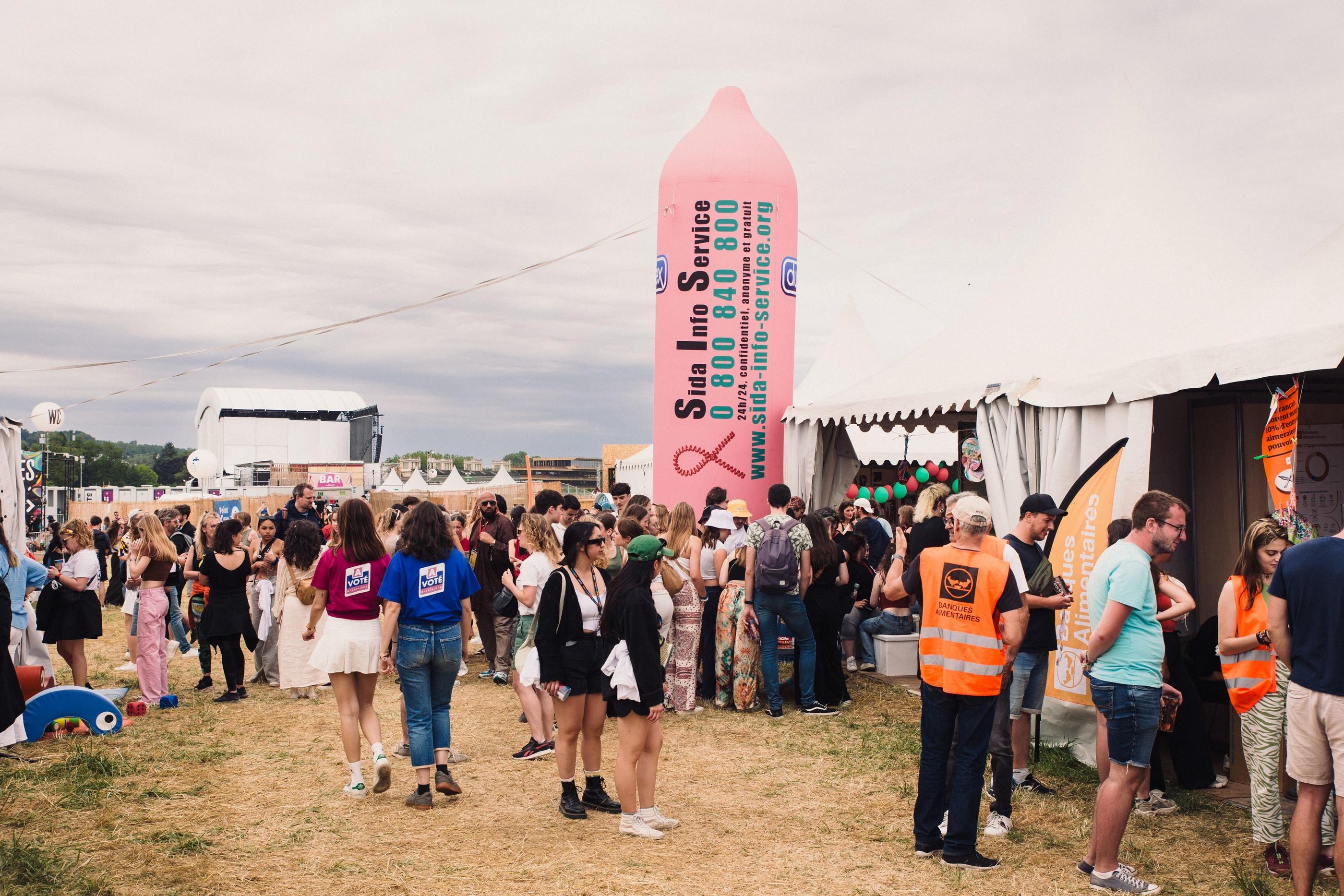 Au festival Solidays, les stands de prévention disséminés un peu partout, comme ici celui de Sida Info Service, rappelent l'importance du dépistage, notamment. LP/Philippe Labrosse