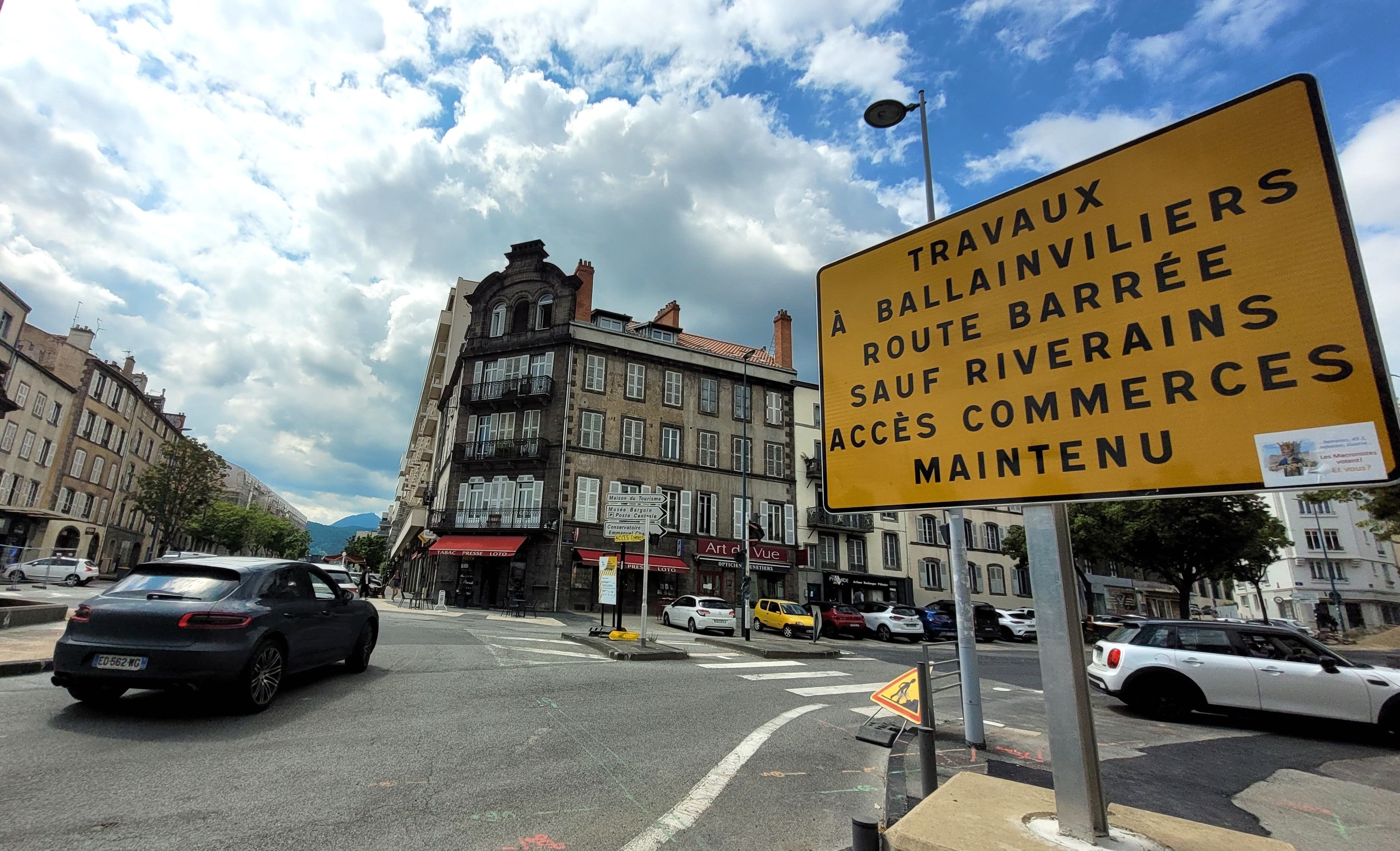 Depuis plusieurs années, les gigantesques travaux d’aménagements urbains en cours dans la métropole clermontoise font du tort aux commerçants. Même s'ils ne le savent pas toujours, ils ont droit à des indemnisations. LP/Geneviève Colonna d'Istria