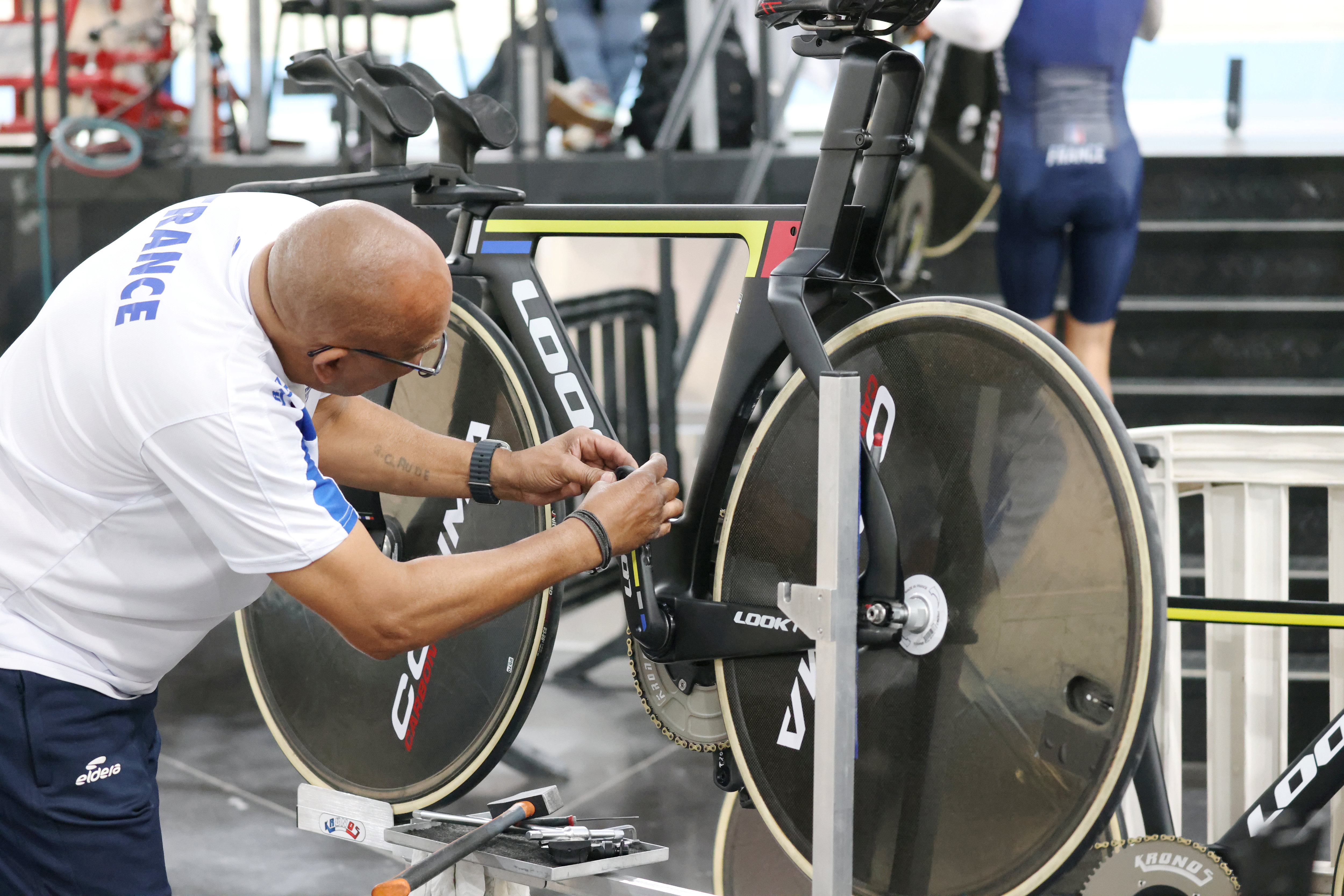 Montigny-le-Bretonneux (Yvelines), le 13 juin 2024. L'équipementier Look a présenté ce jeudi le nouveau vélo de l'équipe de France de cyclisme sur piste.
© LP/Jean-Baptiste Quentin