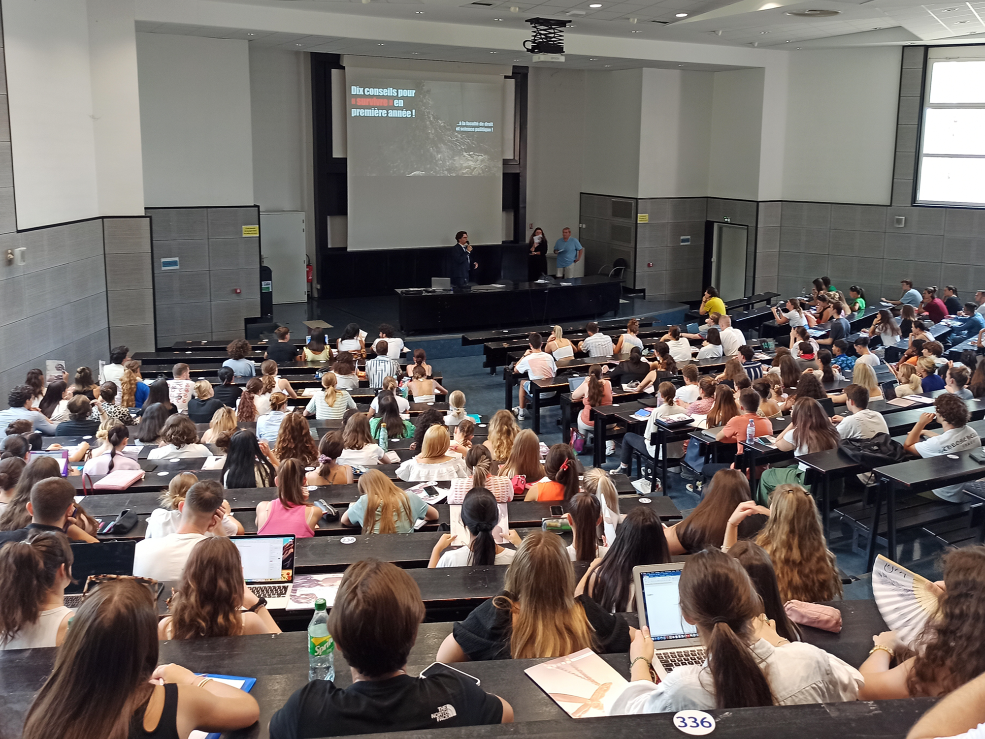 Illustration. Face de droit : accueil des étudiants en première année à l'Université Côte d'Azur de Nice Sophia Antipolis