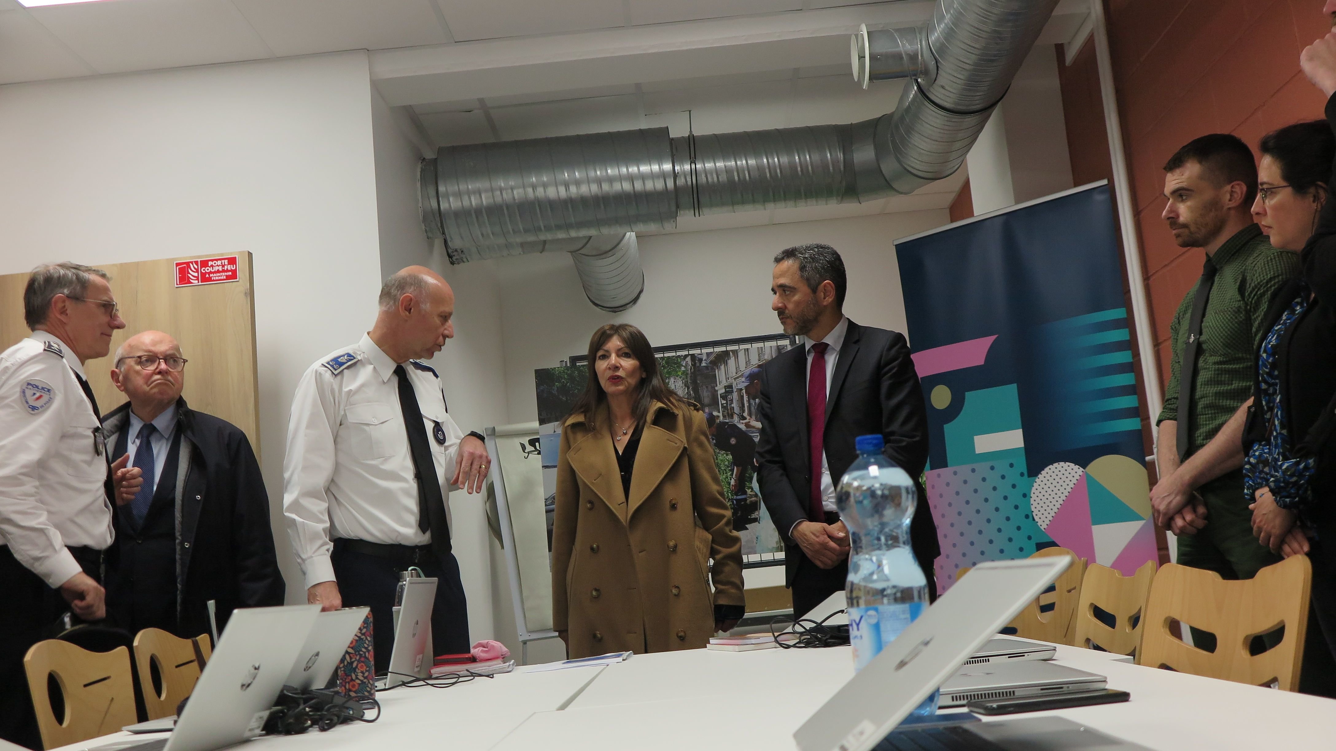 Paris, le 29 avril. De gauche à droite, Jacques Toubon (avec une veste), du comité d'éthique, Michel Felkay, patron de la police municipale, Anne Hidalgo, la maire PS, et Nicolas Nordman, adjoint à la sécurité de la Ville. LP/Florian Loisy