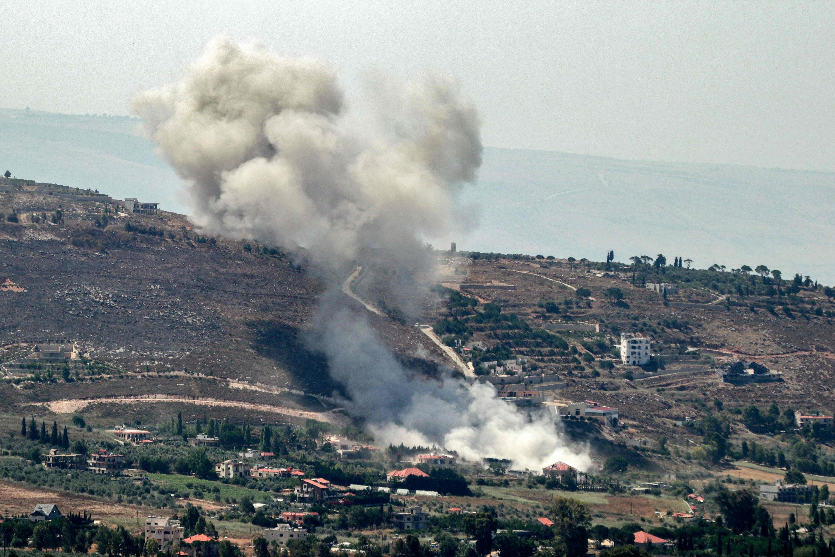 Un bombardement israélien sur le village de Khiam dans le sud du Liban, près de la frontière avec Israël, le 26 juin 2024. AFP/Rabih Daher