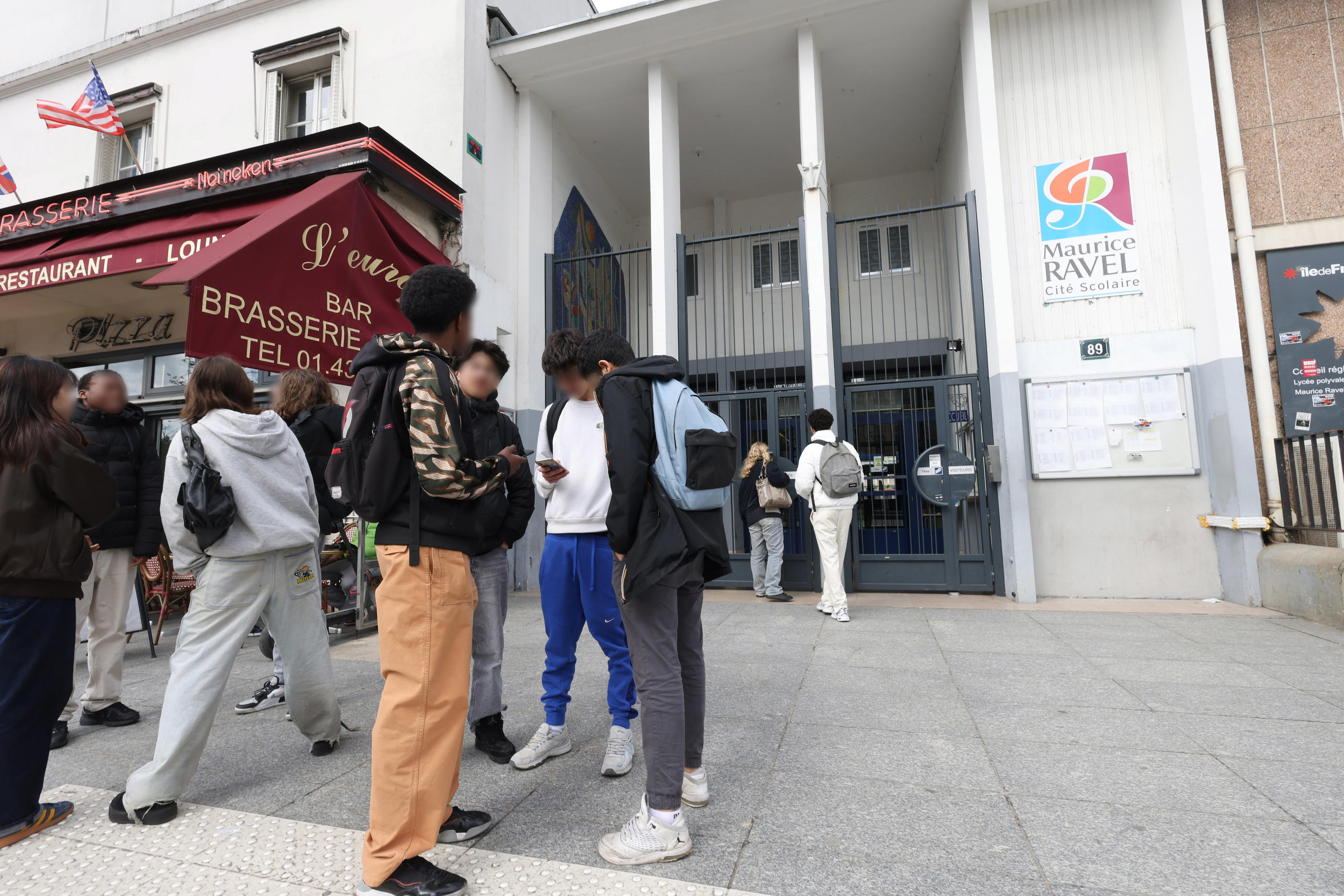 Lycée Maurice-Ravel, Paris (XXe), mars 2024. La fédération du parti socialiste de Paris a appelé à une mobilisation ce vendredi matin devant l'établissement en soutien au proviseur qui a quitté ses fonctions après avoir été menacé de mort. LP/Olivier Lejeune