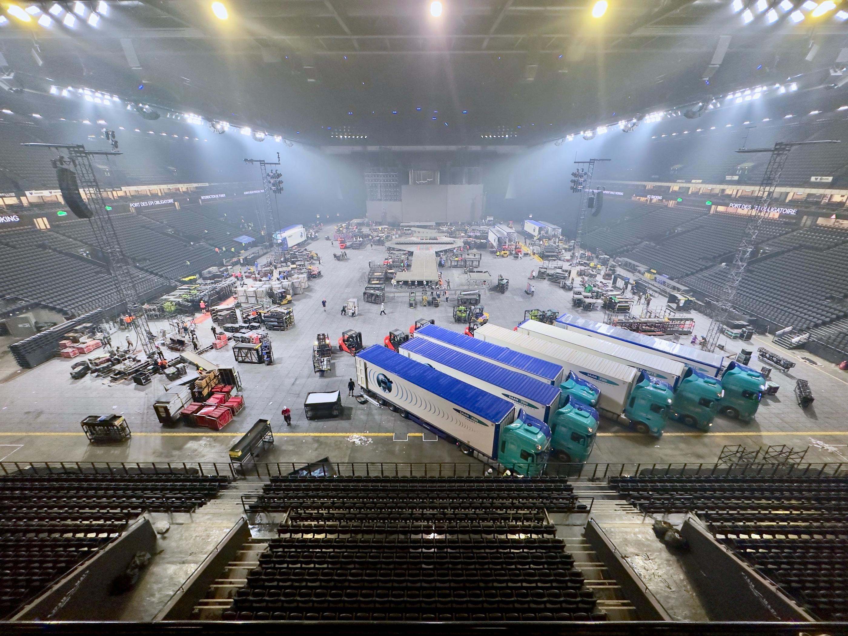 Juste après le concert de la star mondiale Taylor Swift, dimanche soir, la salle Paris La Défense Arena se transforme pour les Jeux olympiques. LP/Olivier Arandel