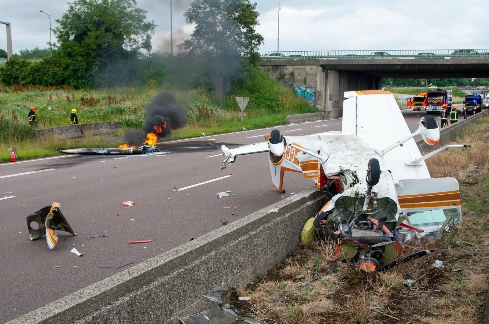 Collégien, dimanche 30 juin 2024 : Une cinquantaine de pompiers étaient mobilisés sur le crash d'avion, survenu sur l'autoroute A4.