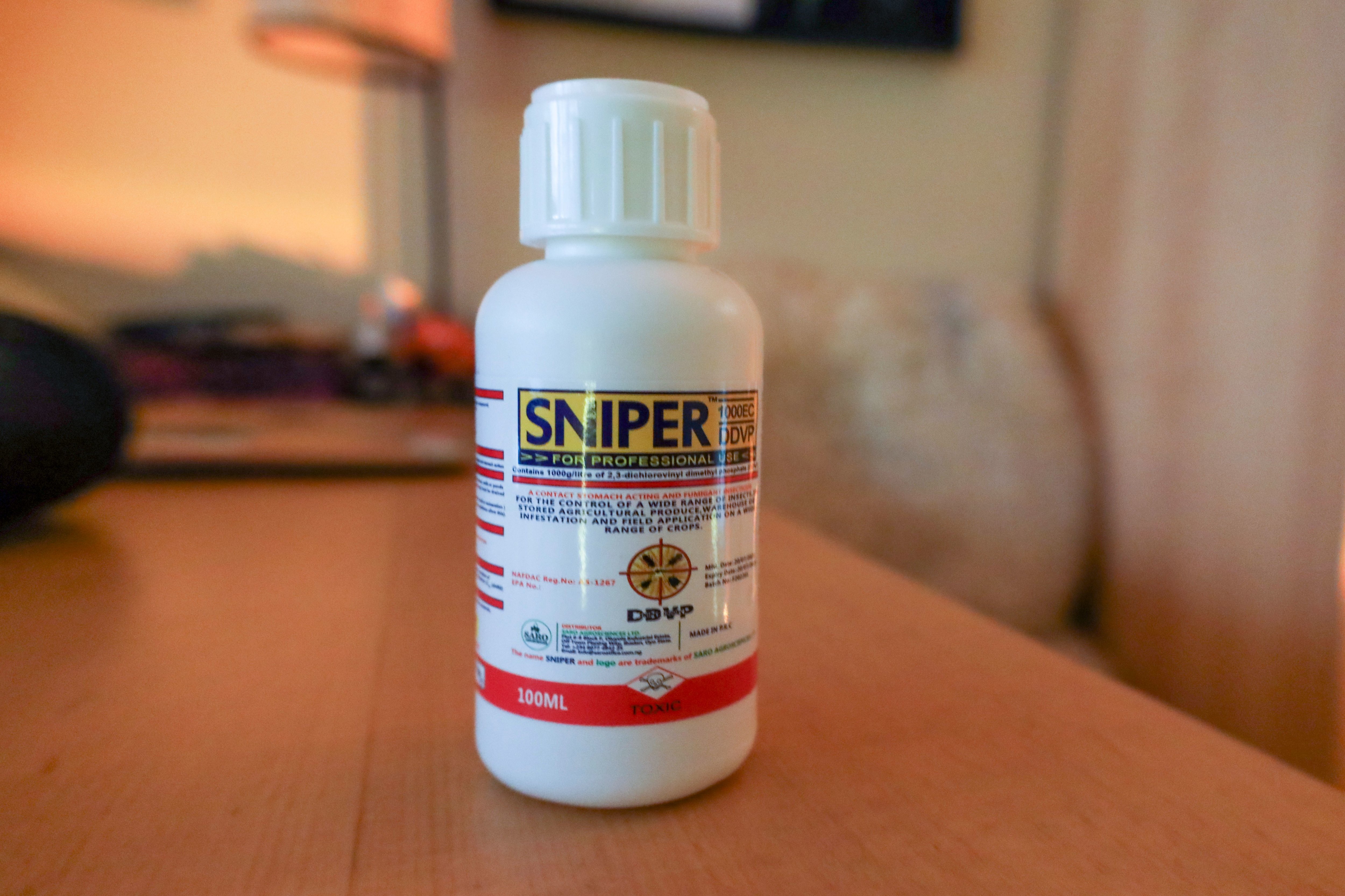 Le Sniper est un insecticide interdit à la vente en France depuis 2013. Mais on peut le trouver facilement, et pas uniquement sur Internet. LP/Emma Oliveras