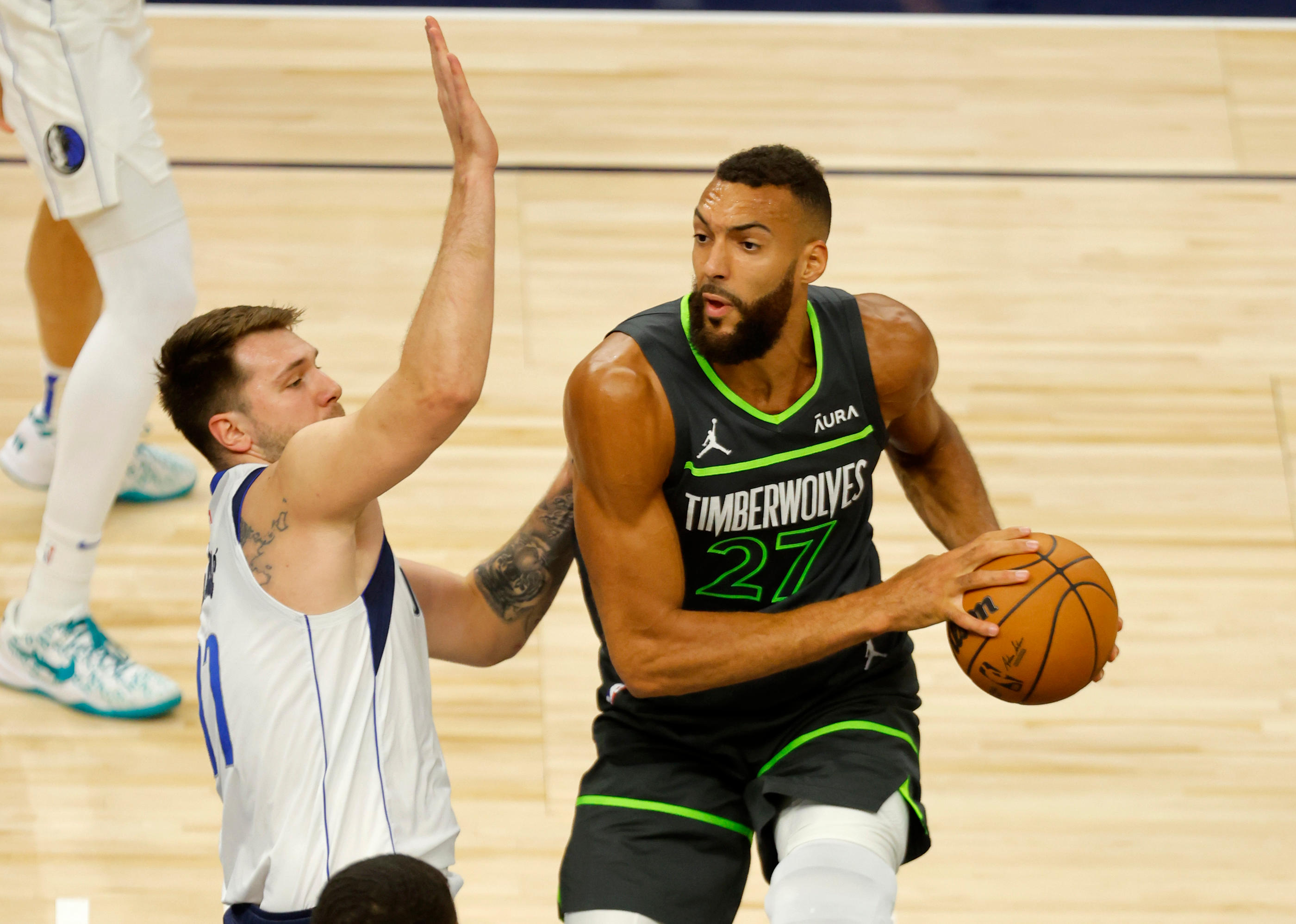 Rudy Gobert a trouvé sur sa tête Luka Doncic (Photo Icon Sport)