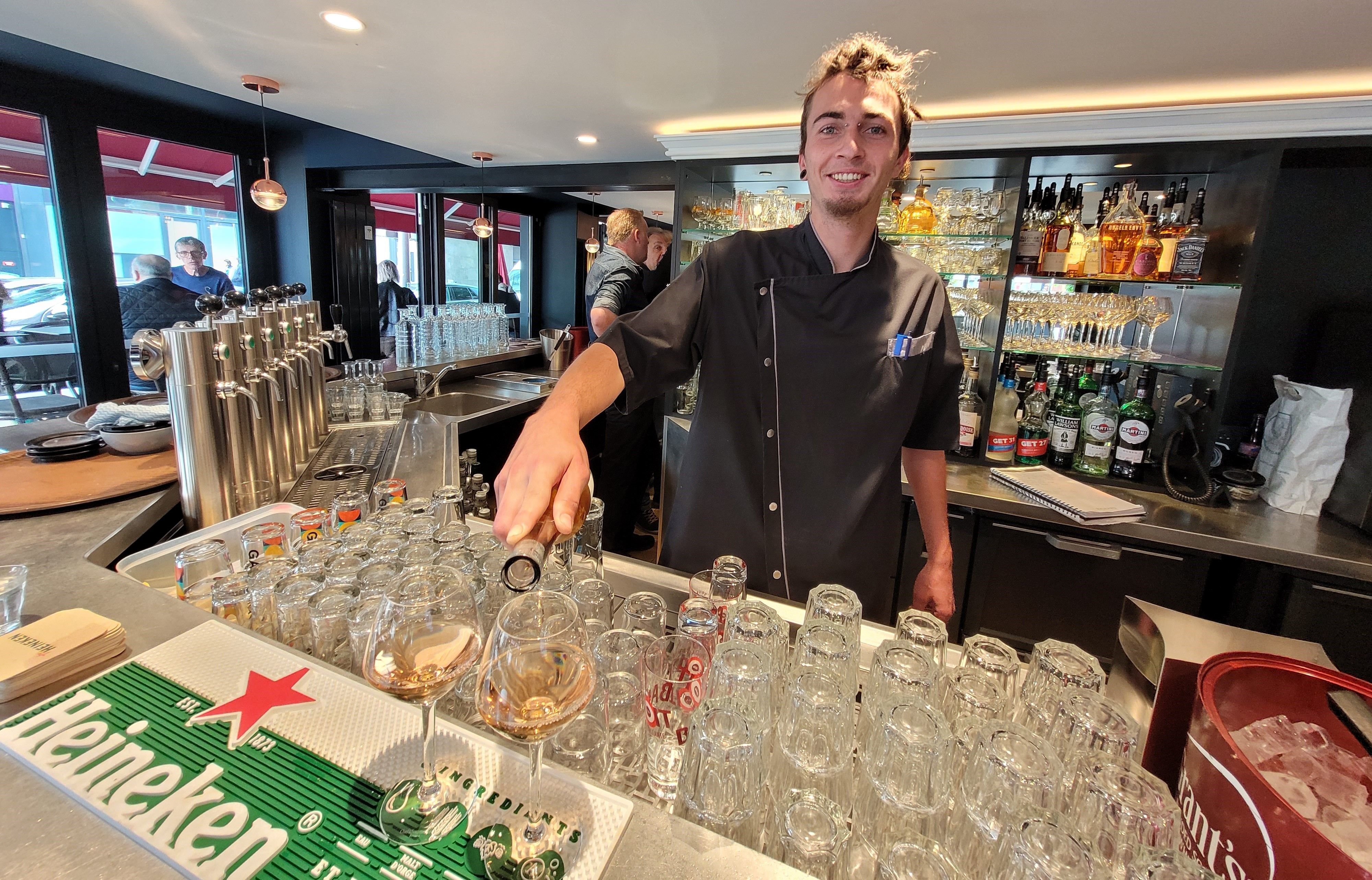 Esteban était à la rue depuis quatre ans jusqu'à ce que le patron d'une grosse brasserie clermontoise lui tende la main. LP/Geneviève Colonna d'Istria