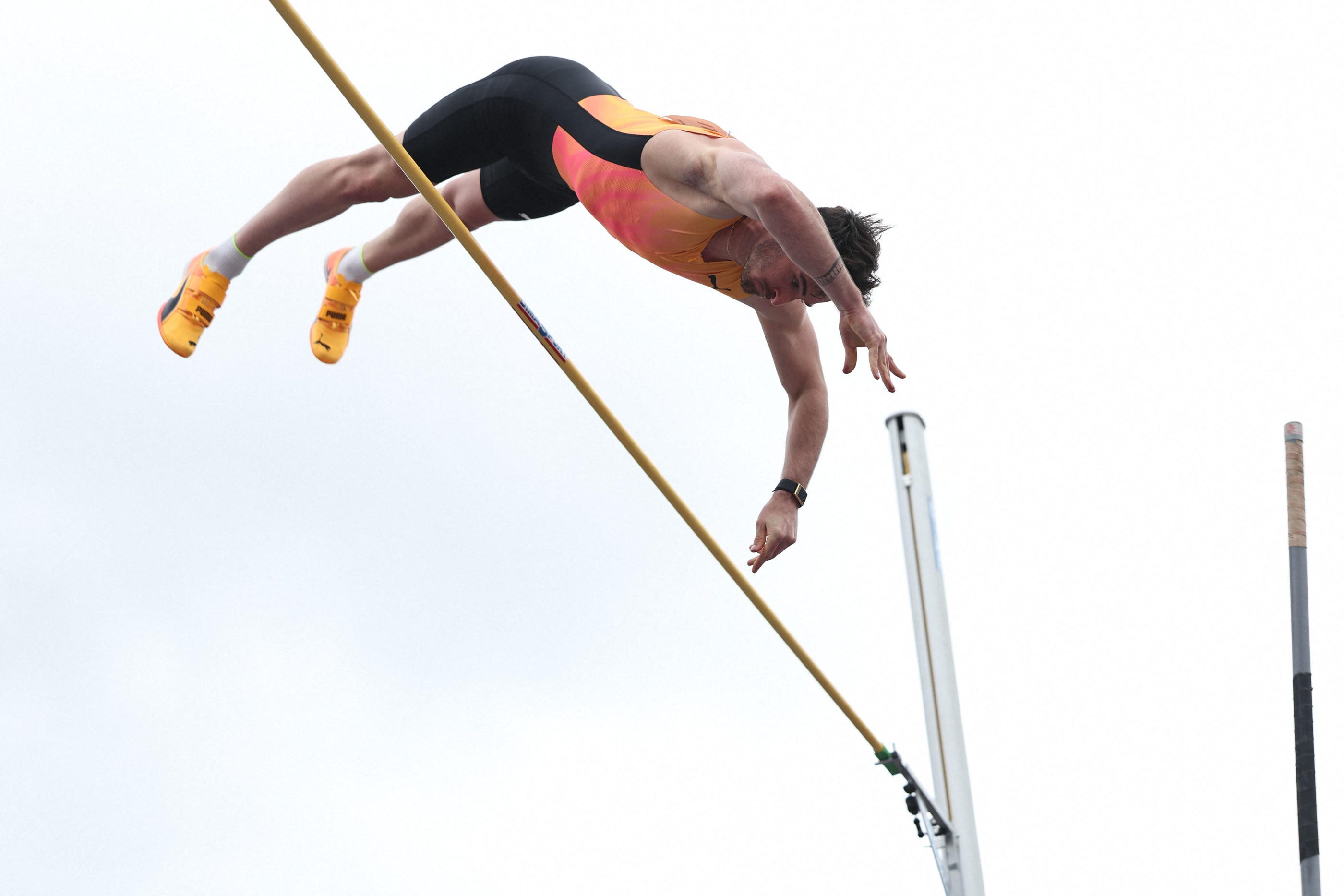 S'il veut participer aux JO de Paris, Renaud Lavillenie devra impérativement réaliser 5, 82 m, dimanche à Angers.