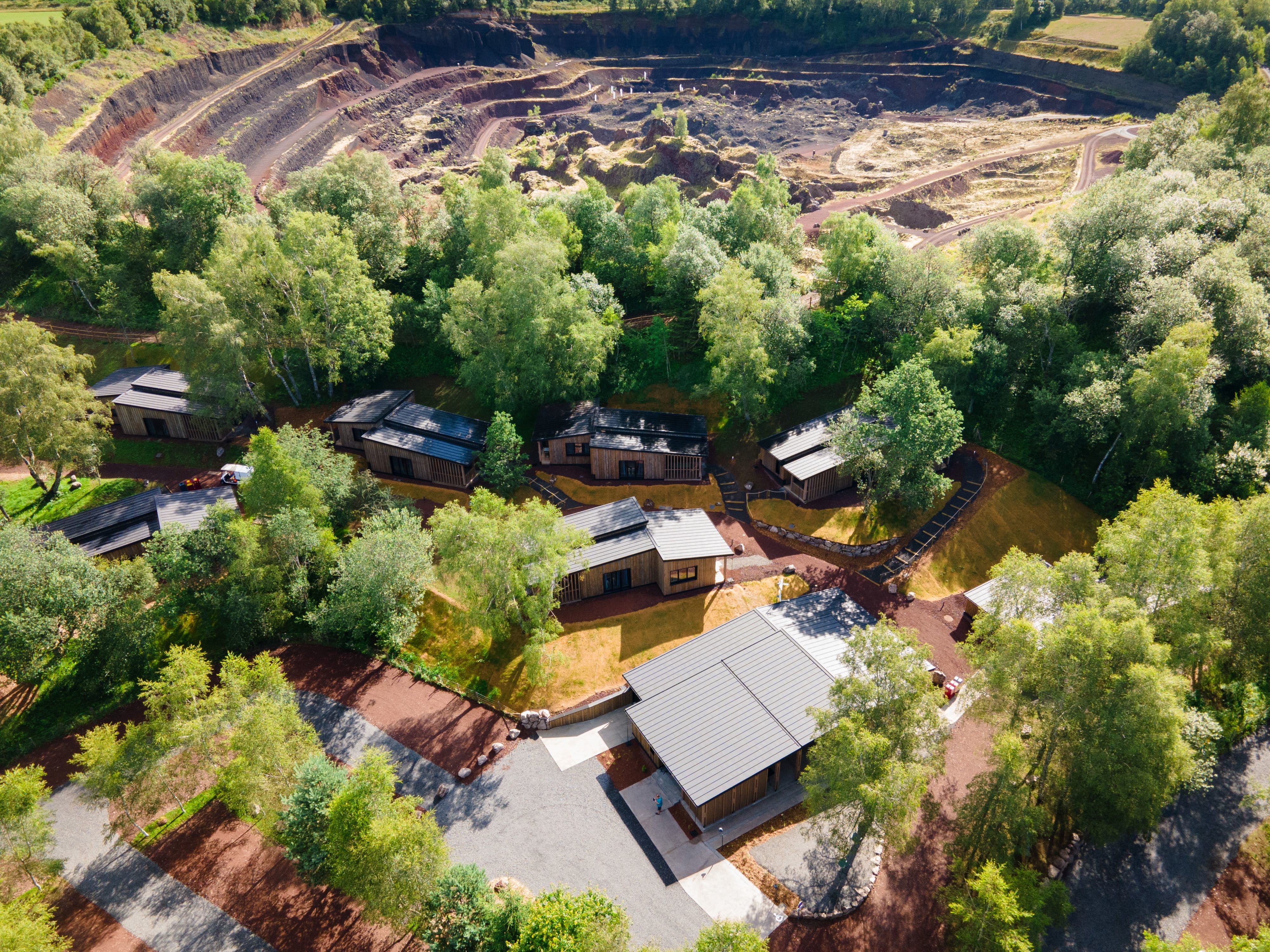 Au volcan de Lemptégy, les touristes peuvent dormir au cœur du cratère./Volcan de Lemptégy