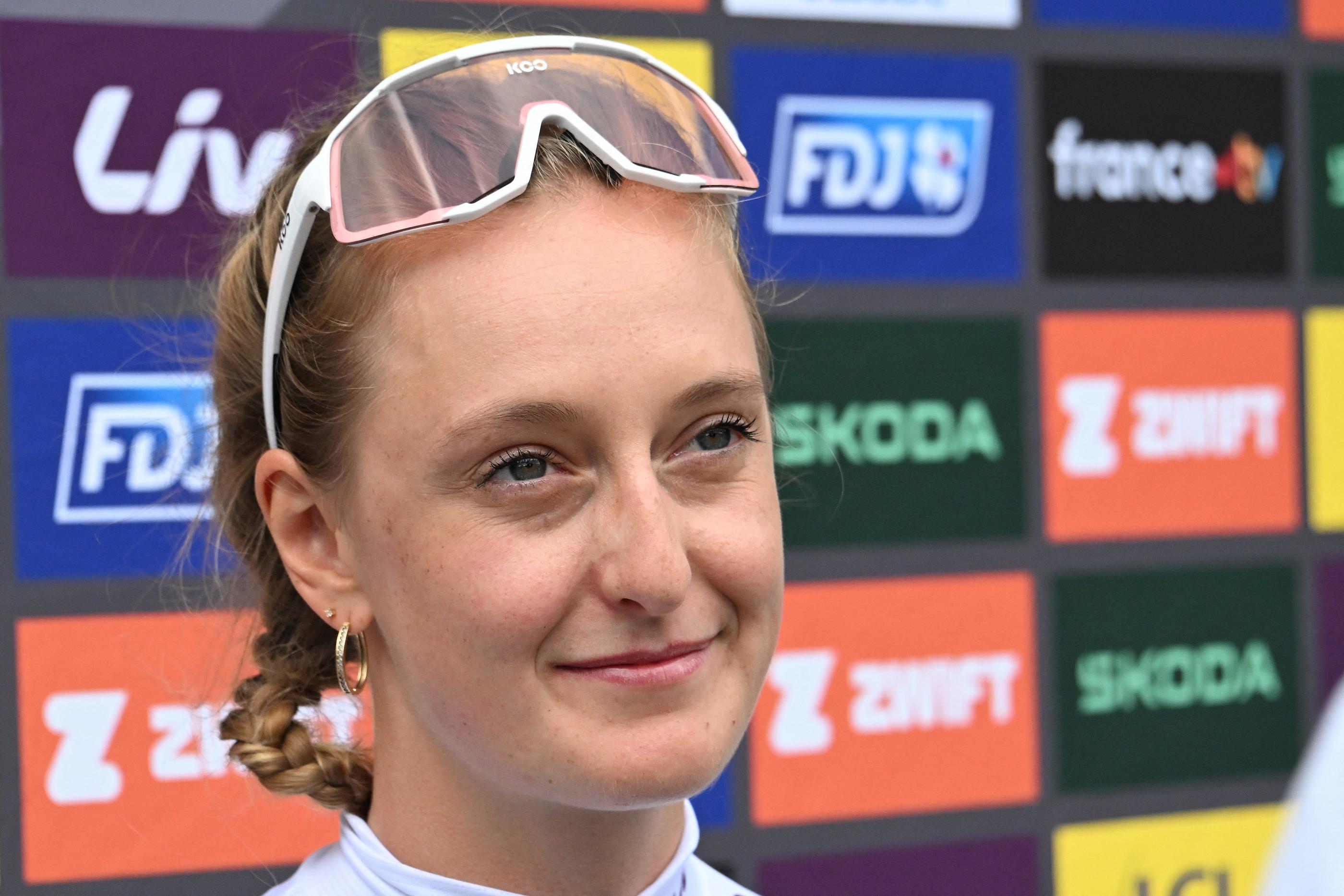 La Bretonne Cédrine Kerbaol porte actuellement le Maillot blanc, celui de meilleure jeune, du Tour de France Femmes. Maxppp/PhotoPqr/La Montagne/Thierry Nicolas