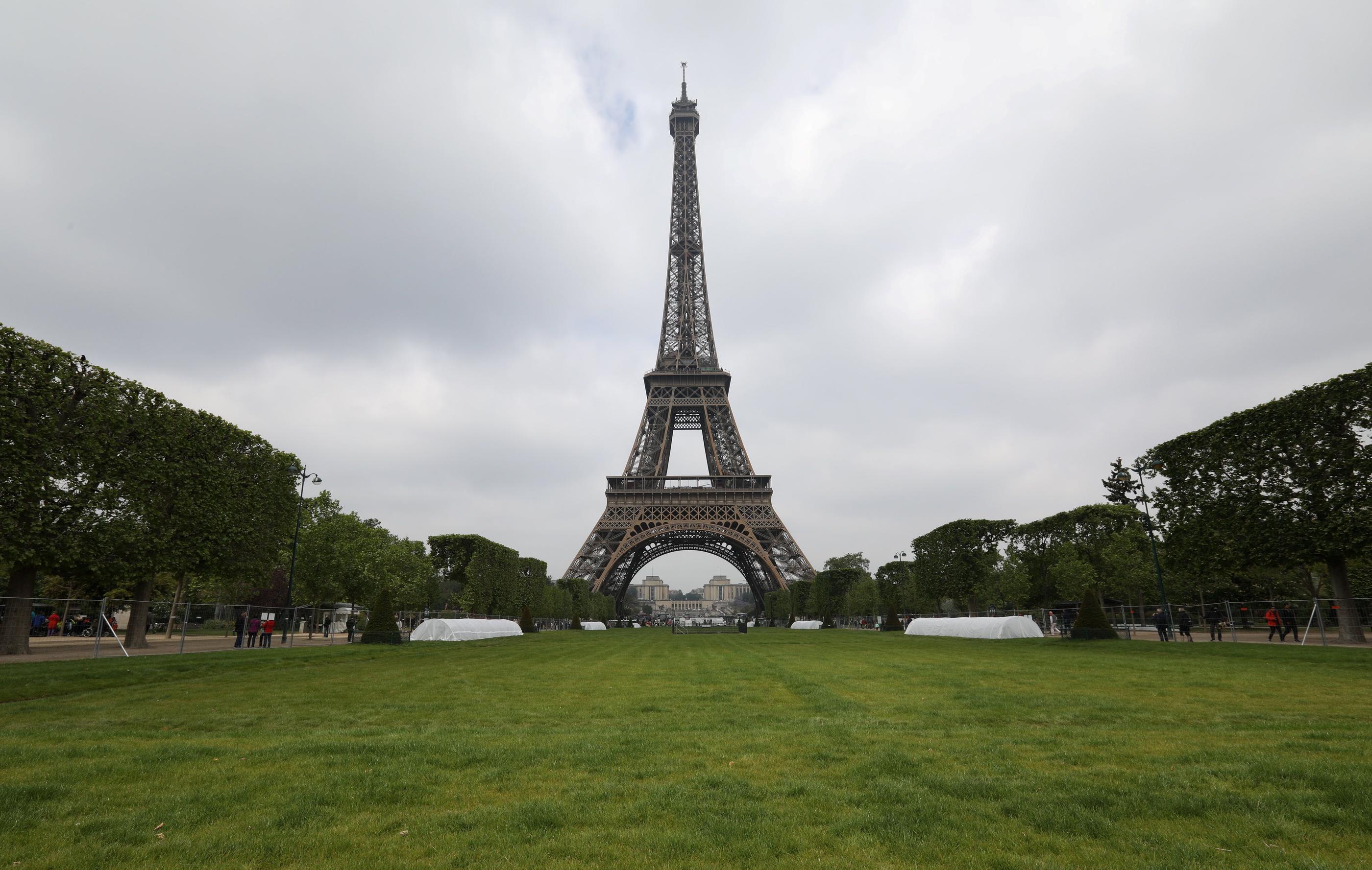 À ce rafraîchissement annuel s’ajoute depuis 2022 des travaux plus particulièrement ciblés sur les deux ascenseurs menant du deuxième étage au sommet. LP/Guillaume Georges