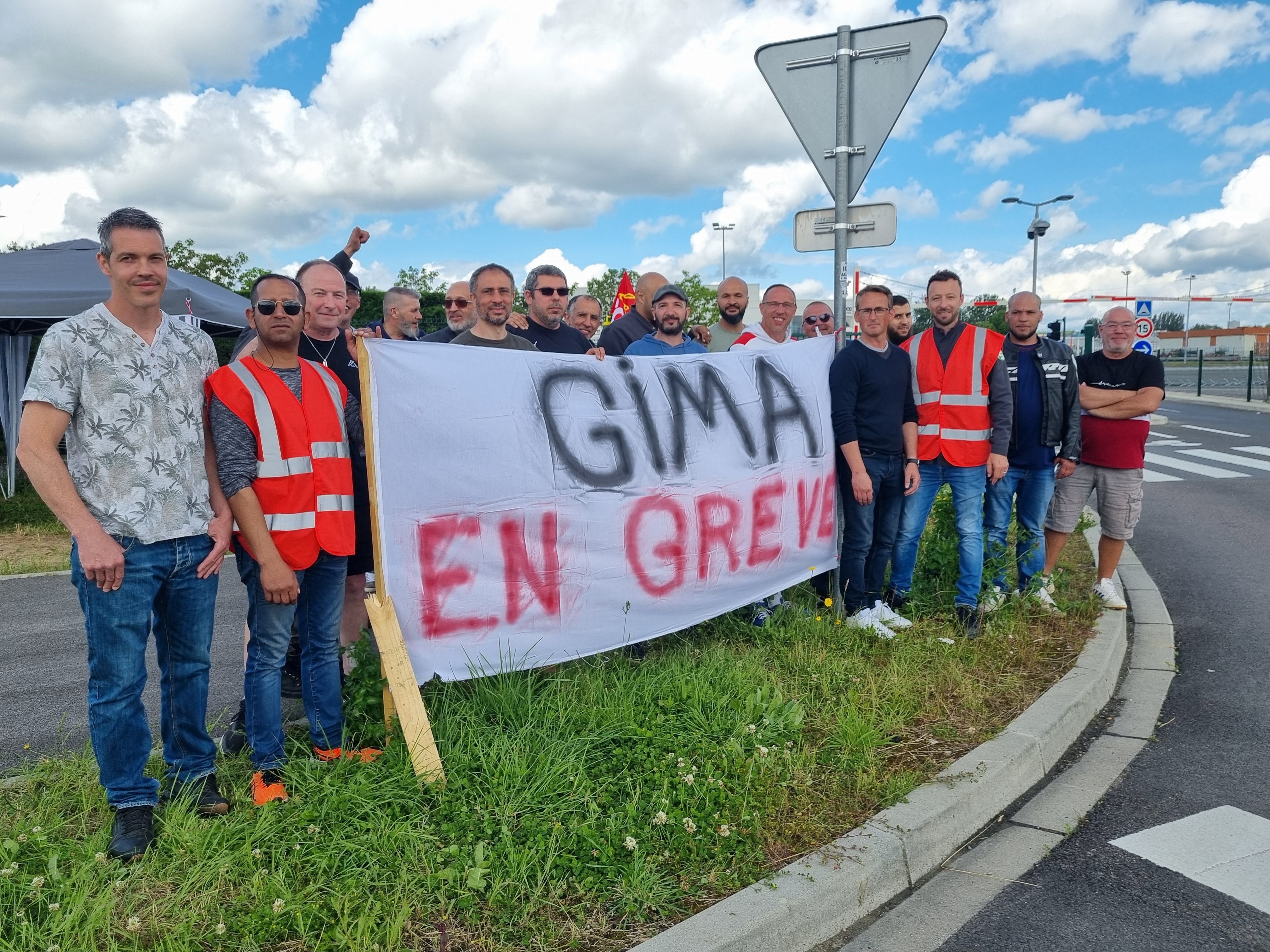 Beauvais (Oise), le dimanche 26 mai 2024. Les 32 salariés qui travaillent exclusivement le week-end, chez Gima, à Beauvais, sont en grève depuis samedi. LP/Armelle Camelin