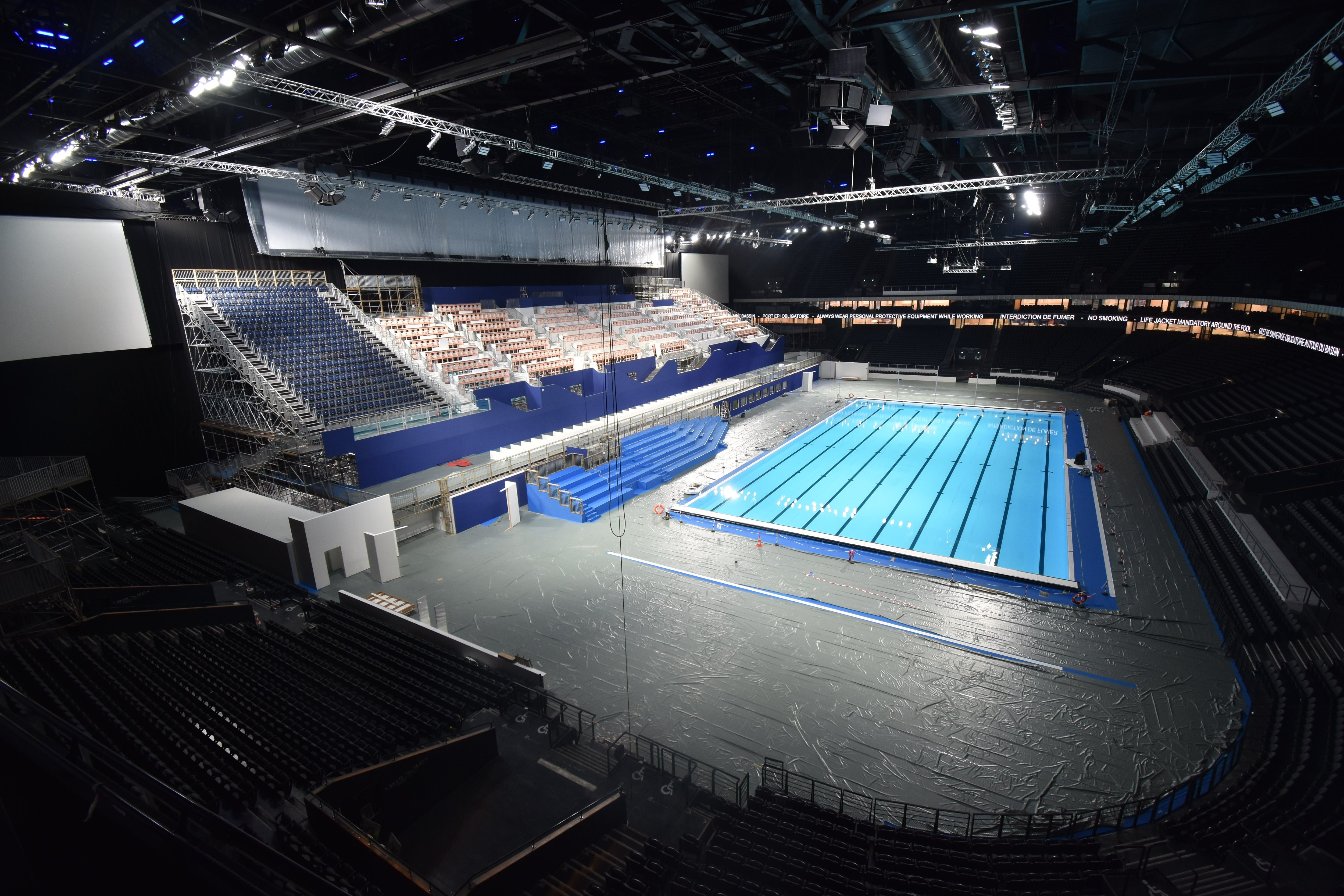 Il a fallu à peine plus de cinq semaines pour métamorphoser la plus grande salle de spectacle indoor d’Europe en centre aquatique olympique et paralympique. MYRTHA POOLS