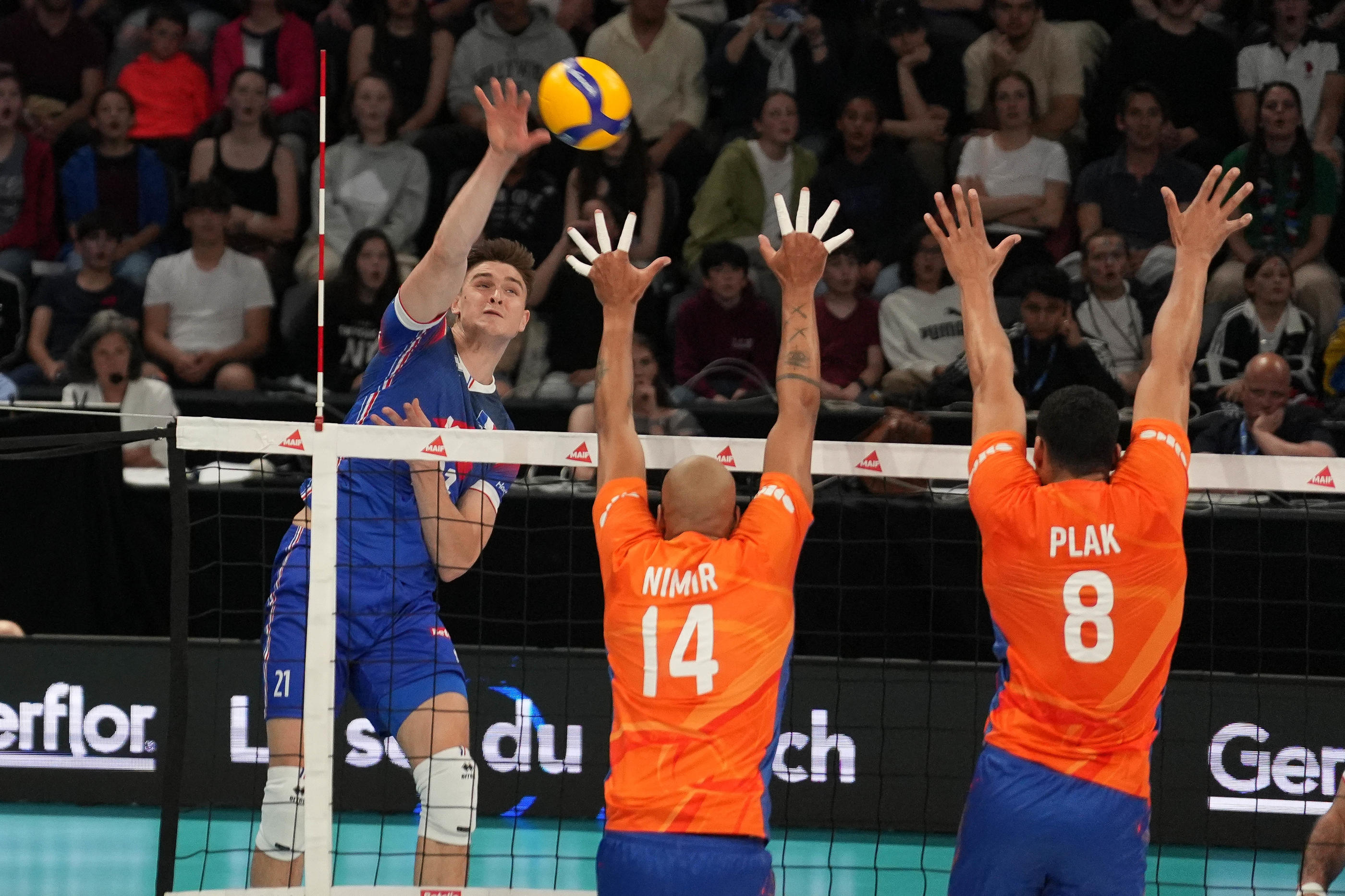 Théo Faure lors d'un match de VNL contre les Pays-Bas. Laurent Lairys/Abacapress.com