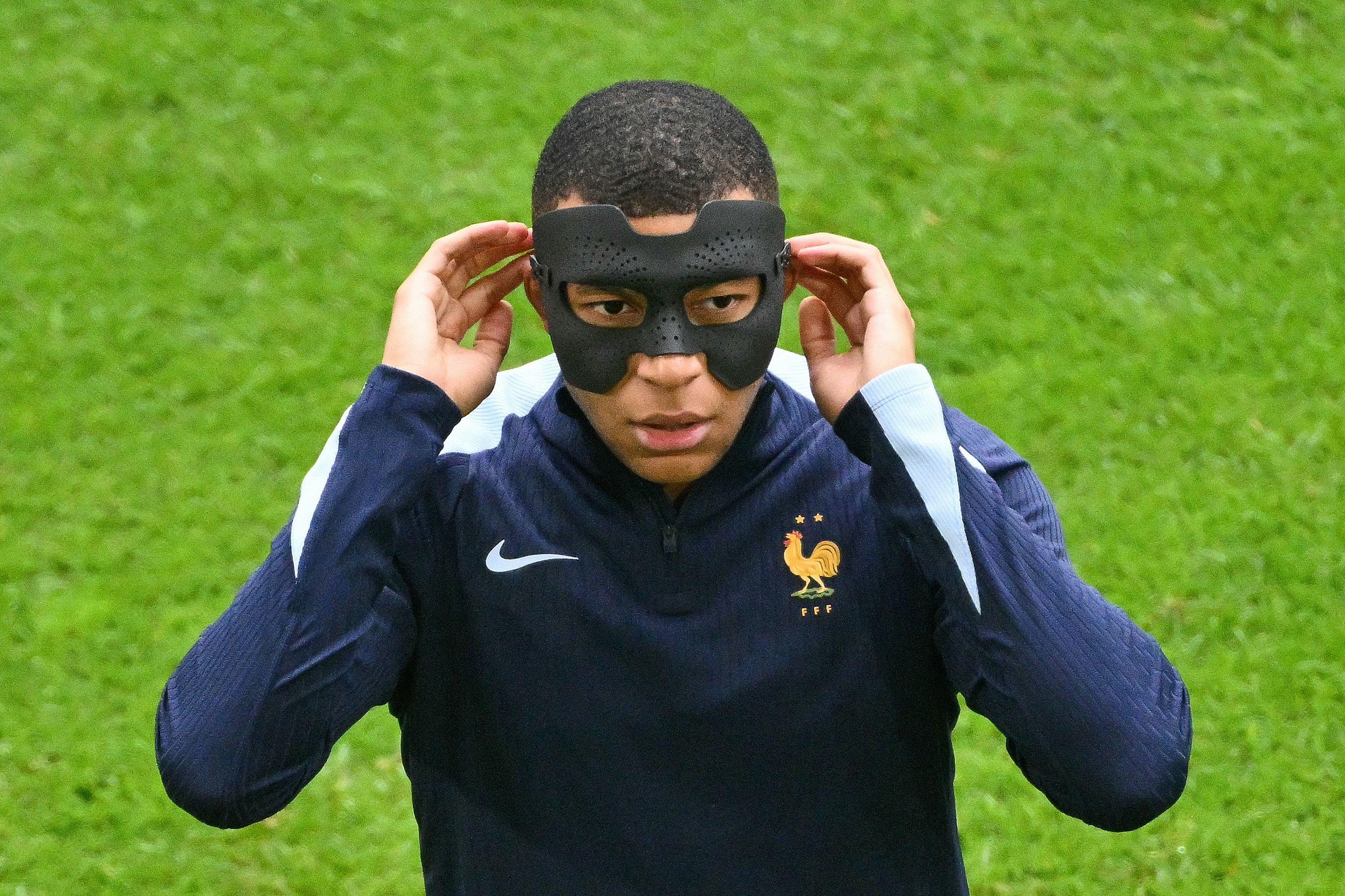 Mbappé porte un match qui couvre une plus grande partie de son visage face à la Belgique. Photo AFP/Alberto PIZZOLI