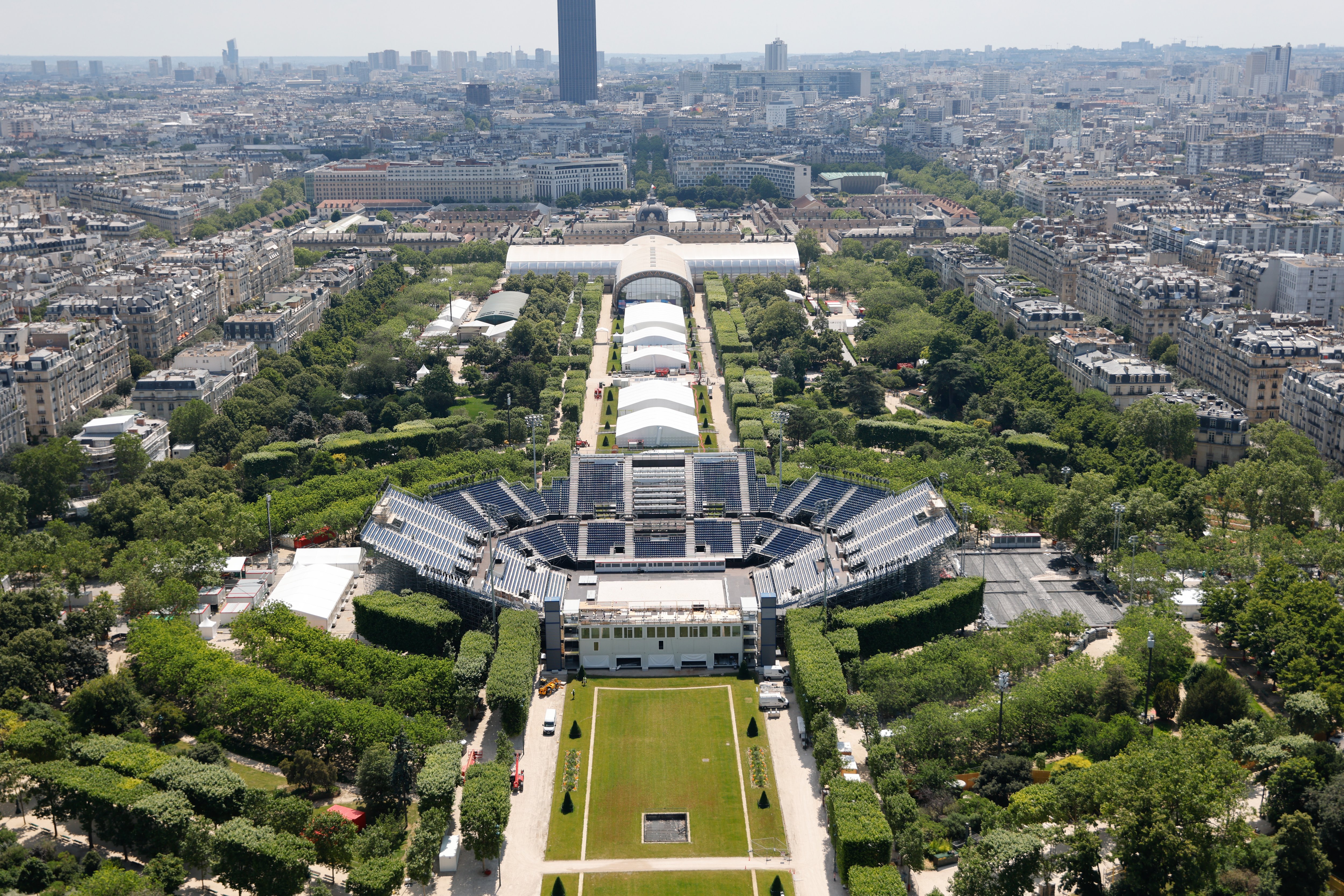 Ici les tribunes du stade éphémère Stade tour Eiffel (Paris VIIe). Pour que Paris 2024 fasse partie des JO les plus verts de l’histoire moderne, l'objectif est de réduire de moitié l’empreinte carbone. LP/Camille Thiébaud--Mathieu