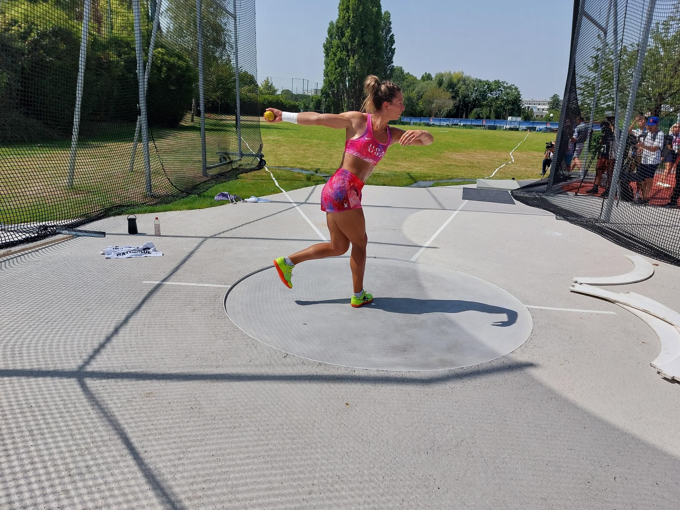 Eaubonne, mardi 30 juillet. La championne olympique en titre et vice-championne du monde du lancer du disque Valarie Allman à l'entraînement, à Athletica. LP/Christophe Lefèvre