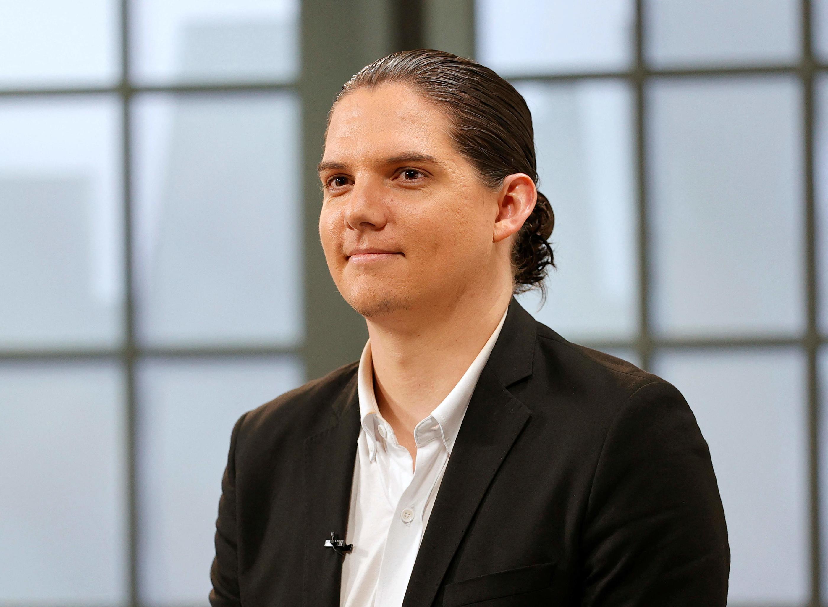 Activiste conservateur, Robby Starbuck (ici en photo), s'en prend aux entreprises américaines mettant en place des politiques inclusives au nom d'une méritocratie se devant d'être aveugle aux différences. Jason Kempin / AFP