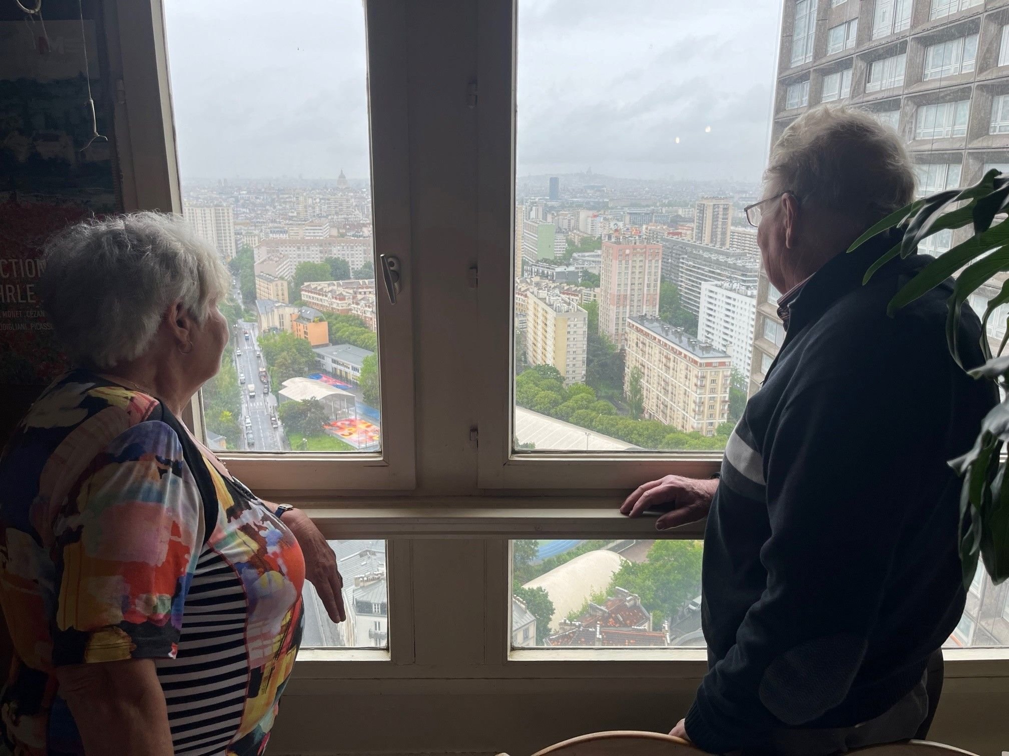 Paris (XIIIe). Il y a 41 ans, Catherine et Philippe avaient le vertige lorsqu'ils ont acheté leur appartement dans la tour Mexico aux Olympiades. LP/Elie Julien