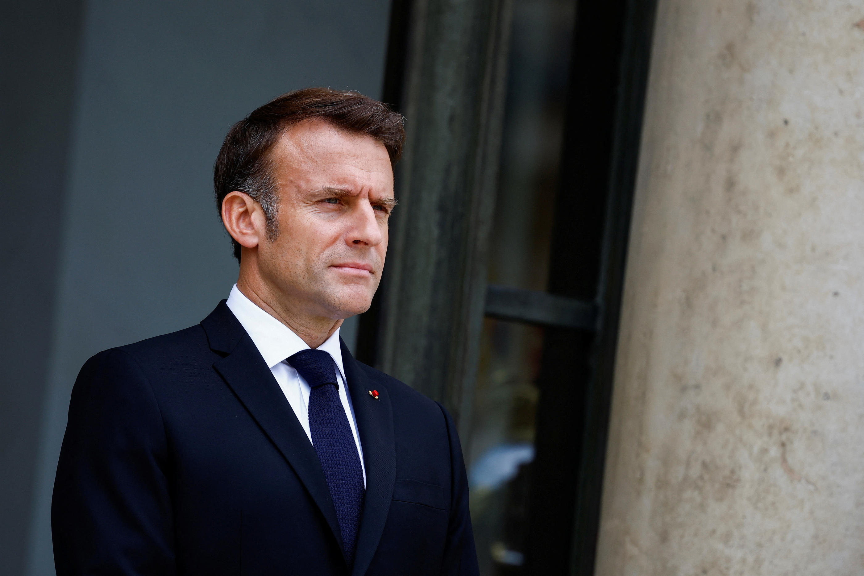 Emmanuel Macron présidera en fin d’après-midi sur l’île de Sein une cérémonie devant le monument aux morts élevé dans le centre de l’île. Reuters/Sarah Meyssonnier