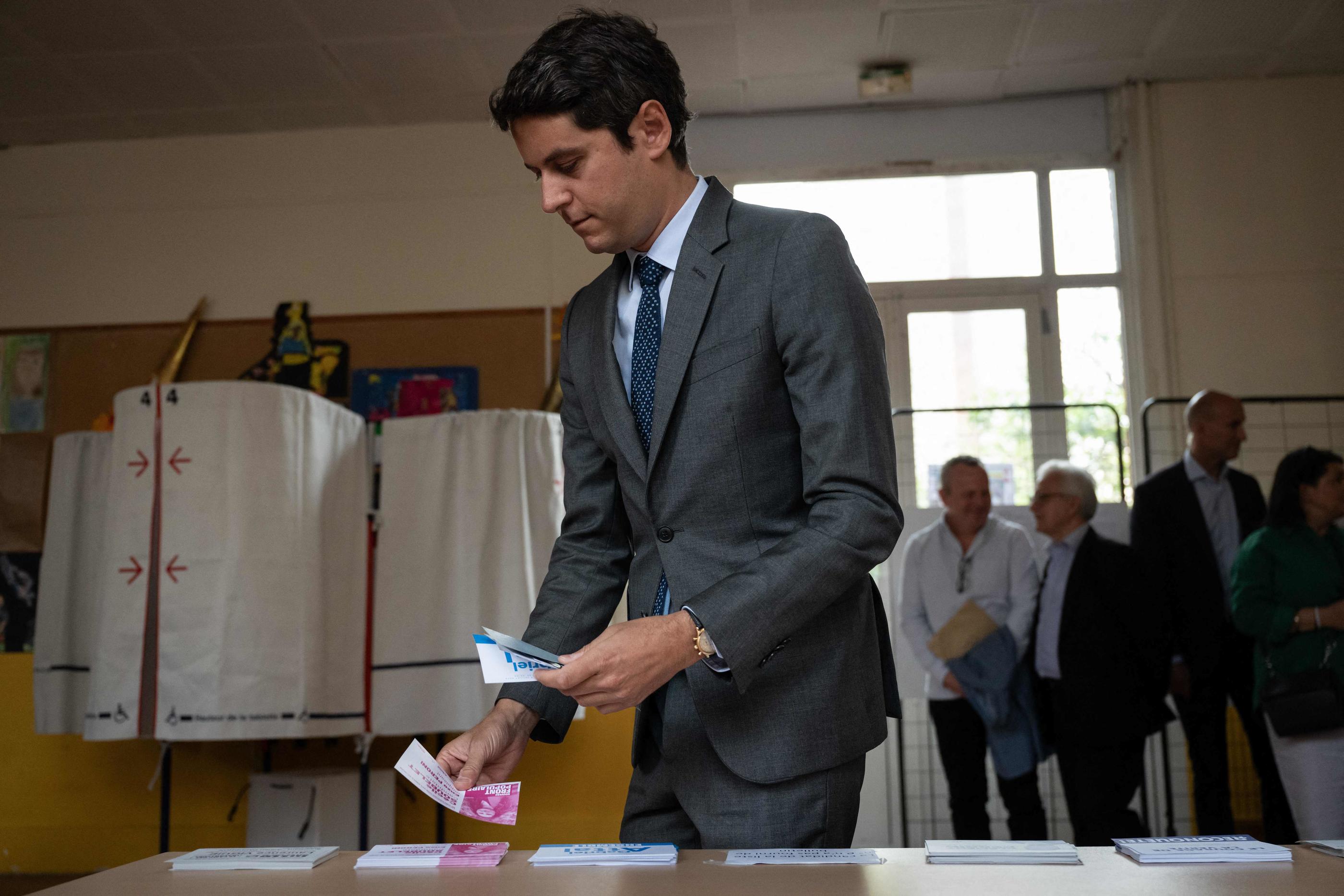 À peine six mois après sa nomination, Gabriel Attal joue son avenir en tant que Premier ministre en menant la campagne de la majorité. ARNAUD FINISTRE / POOL / AFP