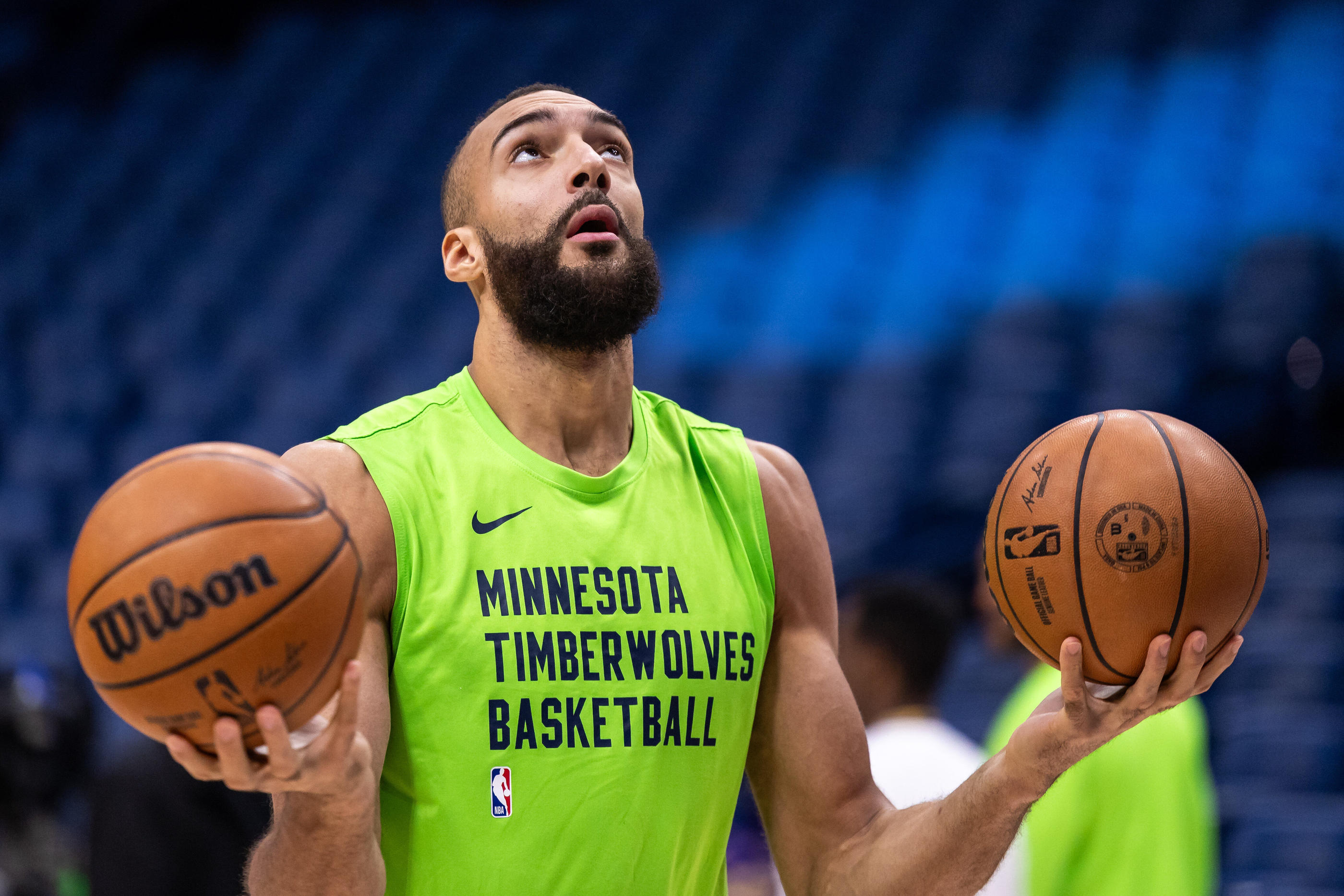 Rudy Gobert regarde vers le haut et une année 2024 qui sera riche, très riche. Icon sport/Stephen Lew