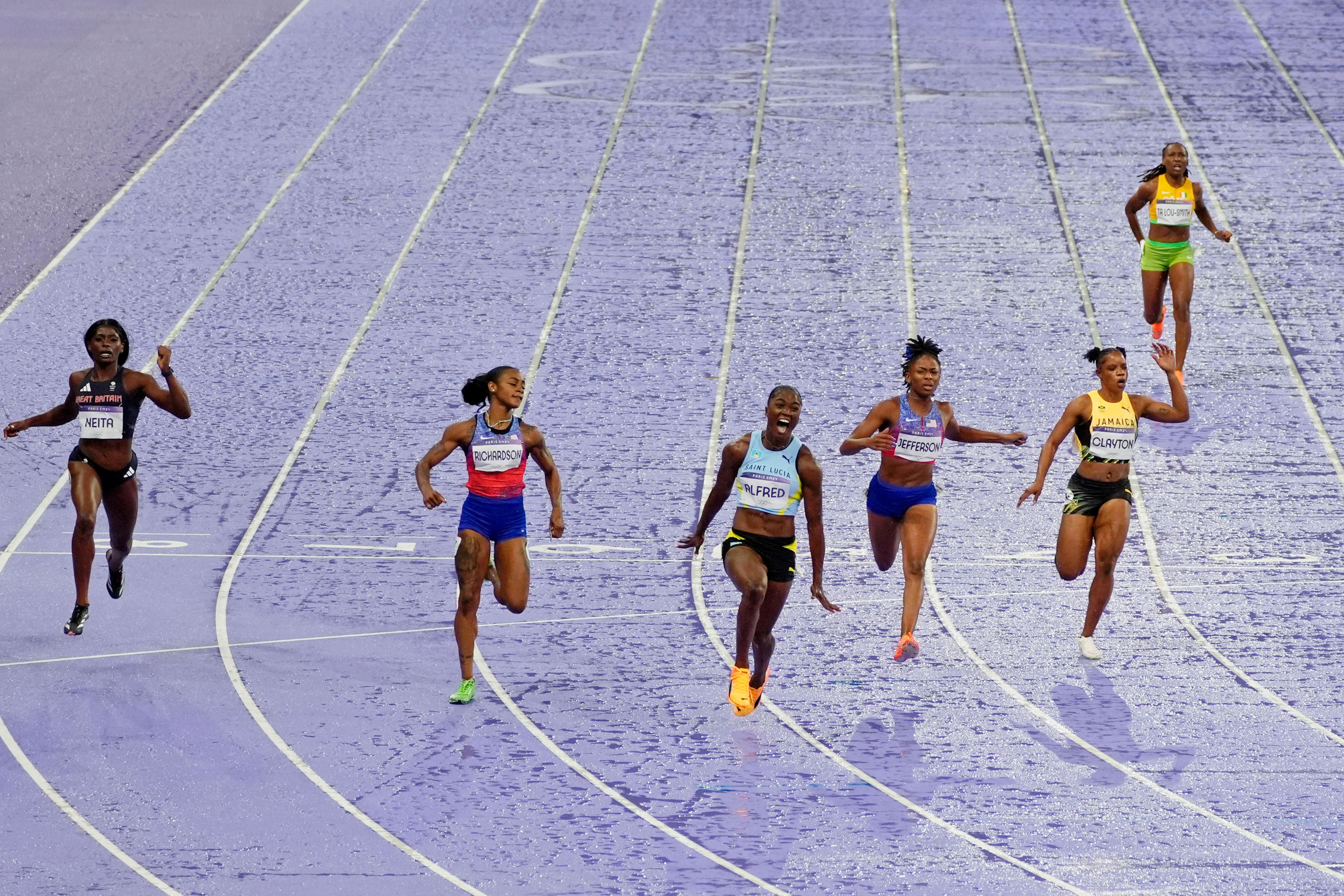 Julien Alfred a remporté samedi soir la finale du 100 m des Jeux olympiques et rentre dans l'histoire de son pays. Icon Sport/SUSA/Andrew Nelles