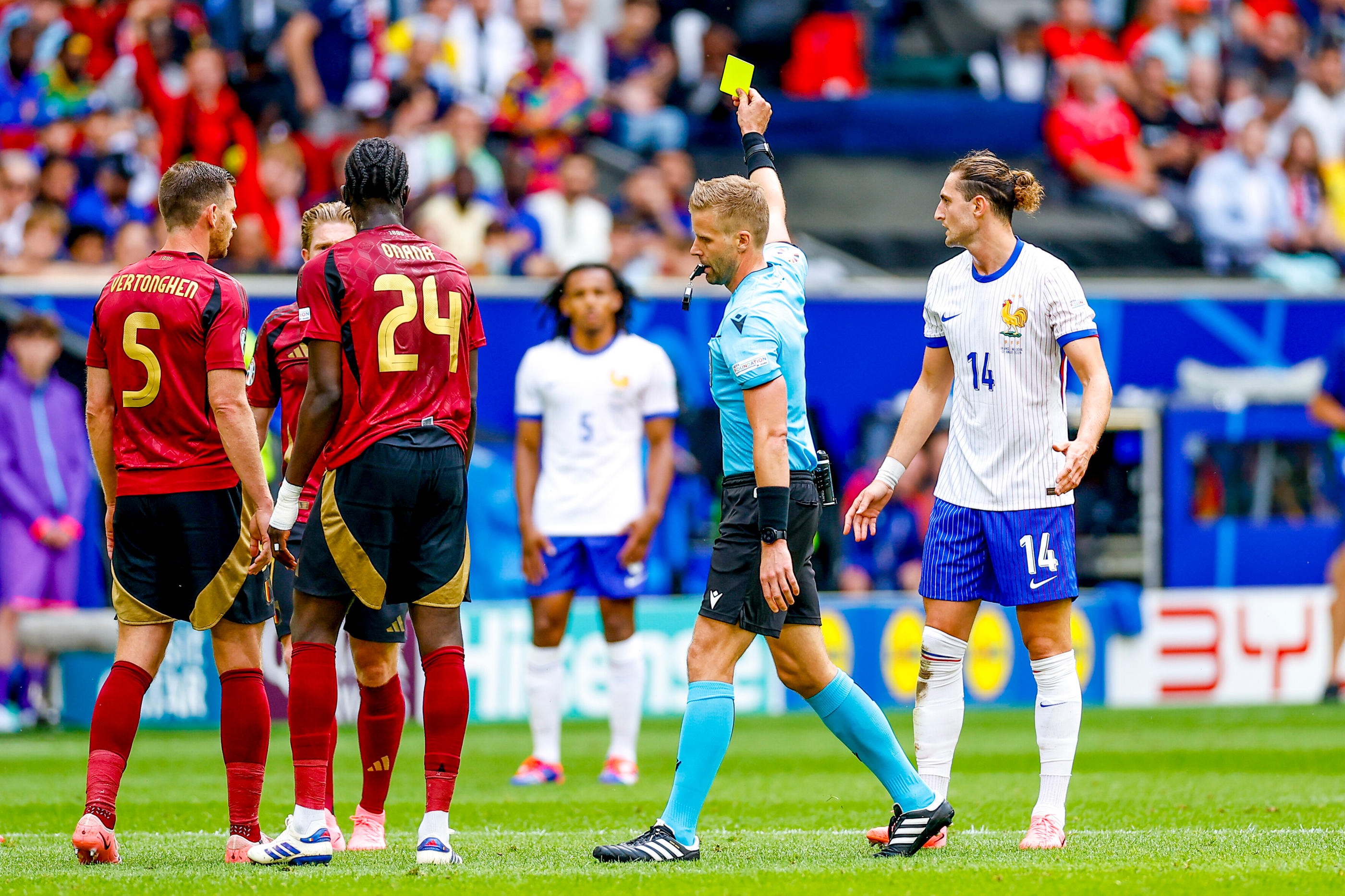 Adrien Rabiot ne disputera pas un éventuel quart de finale contre la Slovénie ou le Portugal. ProShots / Icon Sport