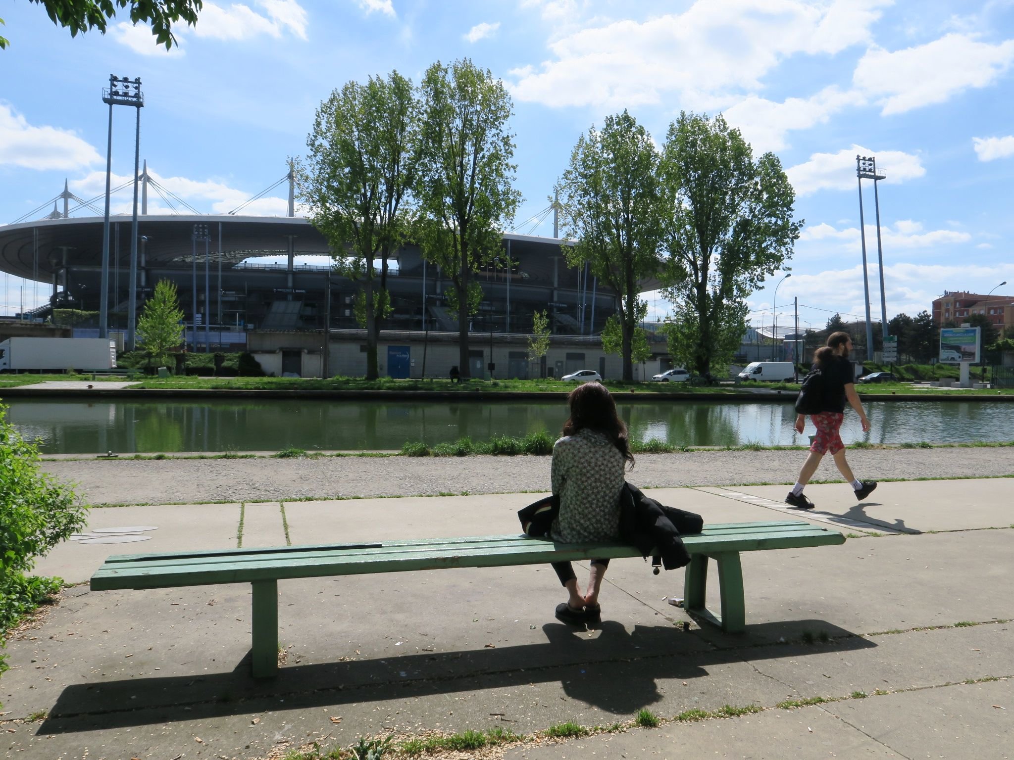 Saint-Denis (Seine-Saint-Denis), avril 2024. La croisière mènera les curieux du parc de la Villette (Paris, XIXe) jusqu'au Stade de France (que l'on voit ici depuis les berges du canal Saint-Denis), au coeur de plusieurs sites majeurs des Jeux olympiques et paralympiques de Paris 2024. LP/A.L.