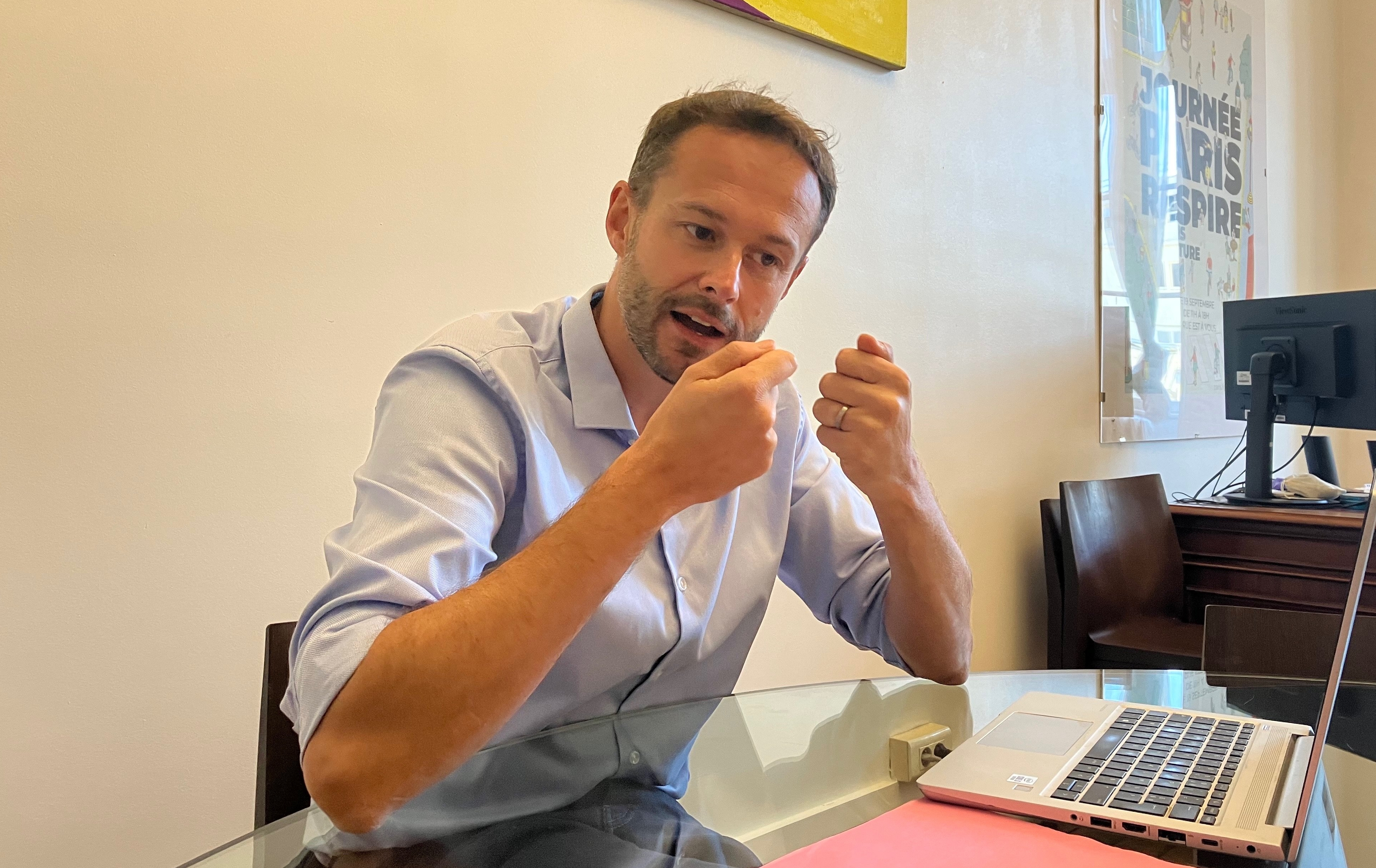 David Belliard, l'adjoint écologiste en charge des transports et de l’espace public à Paris, met la pression sur Anne Hidalgo pour qu'elle accepte de s'allier avec La France insoumise. LP/Marie-Anne Gairaud