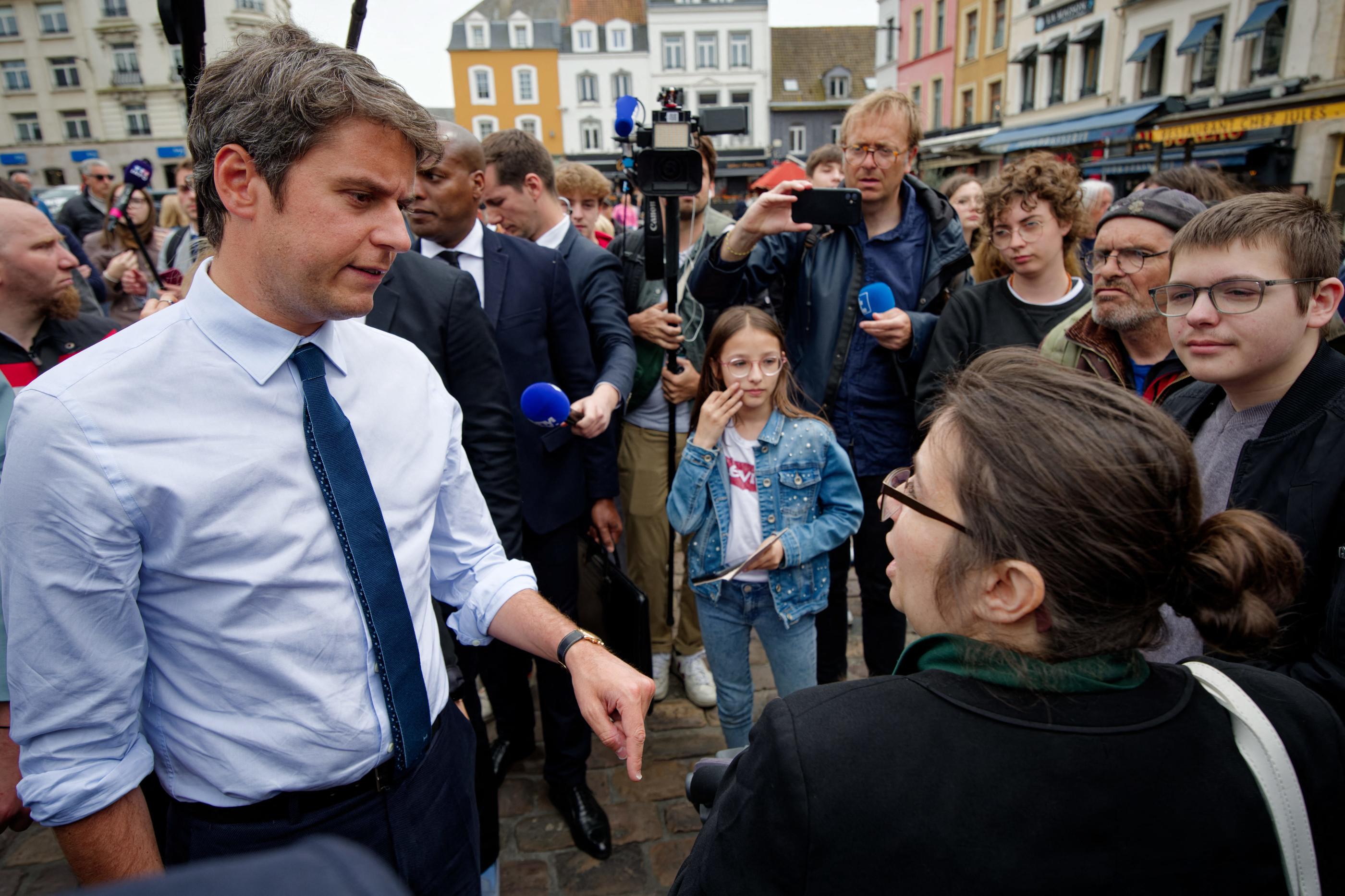 A Boulogne-sur-Mer (Pas-de-Calais), ce jeudi, Gabriel Attal s'est employé à défendre le bilan de la majorité face aux interpellations, vantant notamment la décriée réforme de l'assurance chômage. PHOTOPQR/Voix du Nord/Johan Ben Azzouz