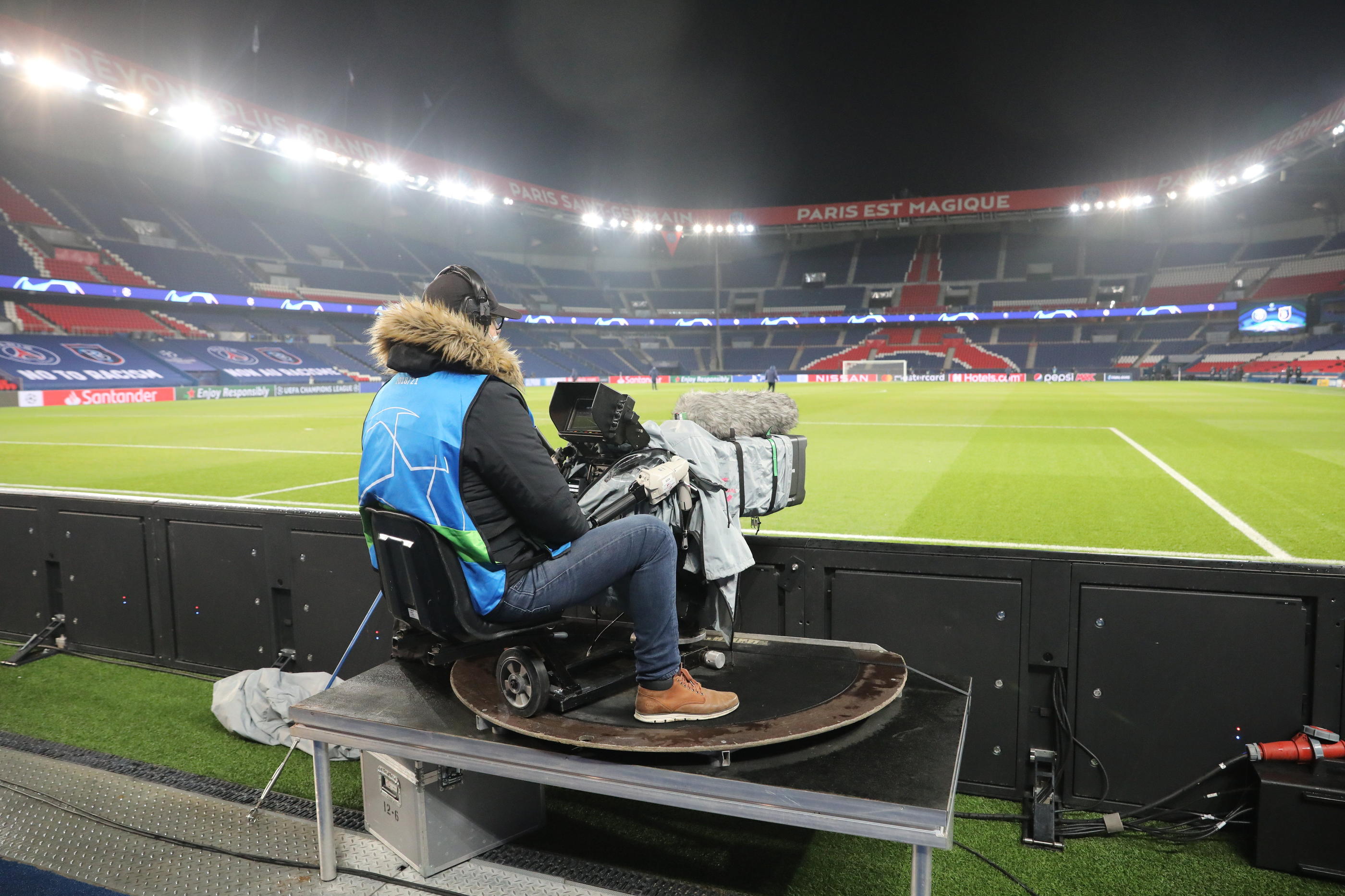 La Ligue 1 se cherche toujours un diffuseur en France à un peu plus d'un mois de la reprise.