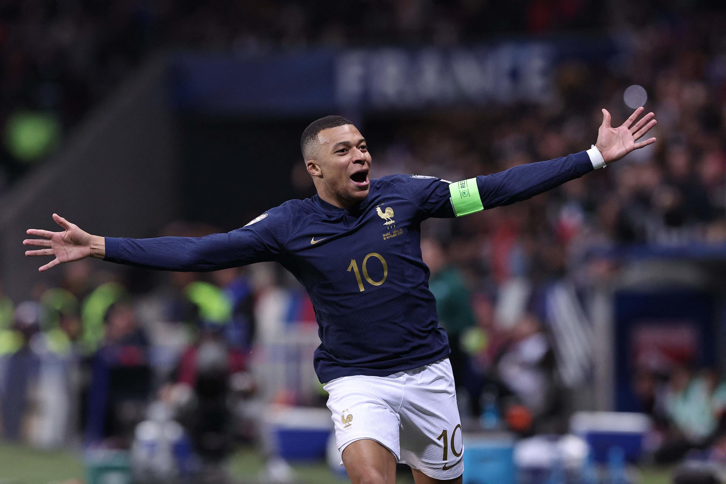 Kylian Mbappé vient d'inscrire deux triplés en deux matchs et demeure bien placé dans la course pour le meilleur buteur de l'année 2023. AFP/Franck Fife