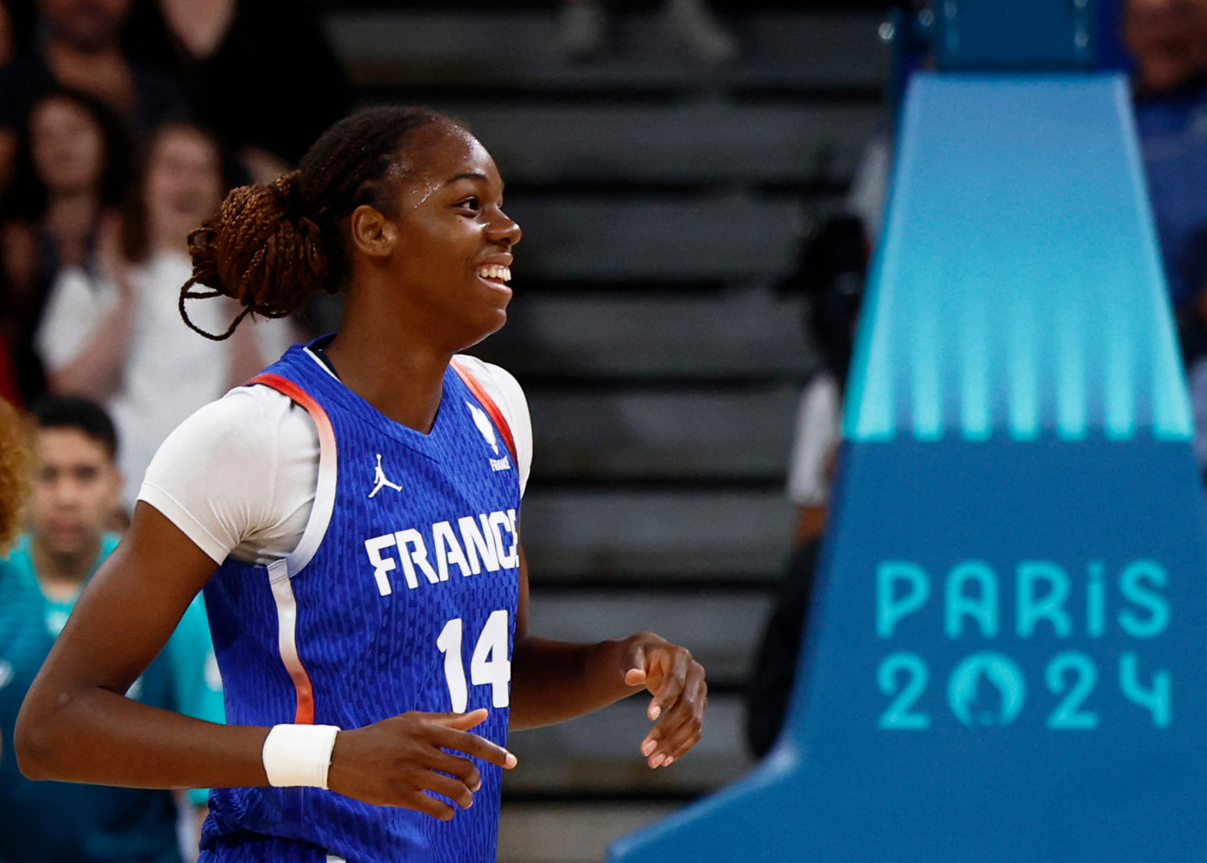 Dominique Malonga, 18 ans, a savouré son premier match olympique. REUTERS/Evelyn Hockstein