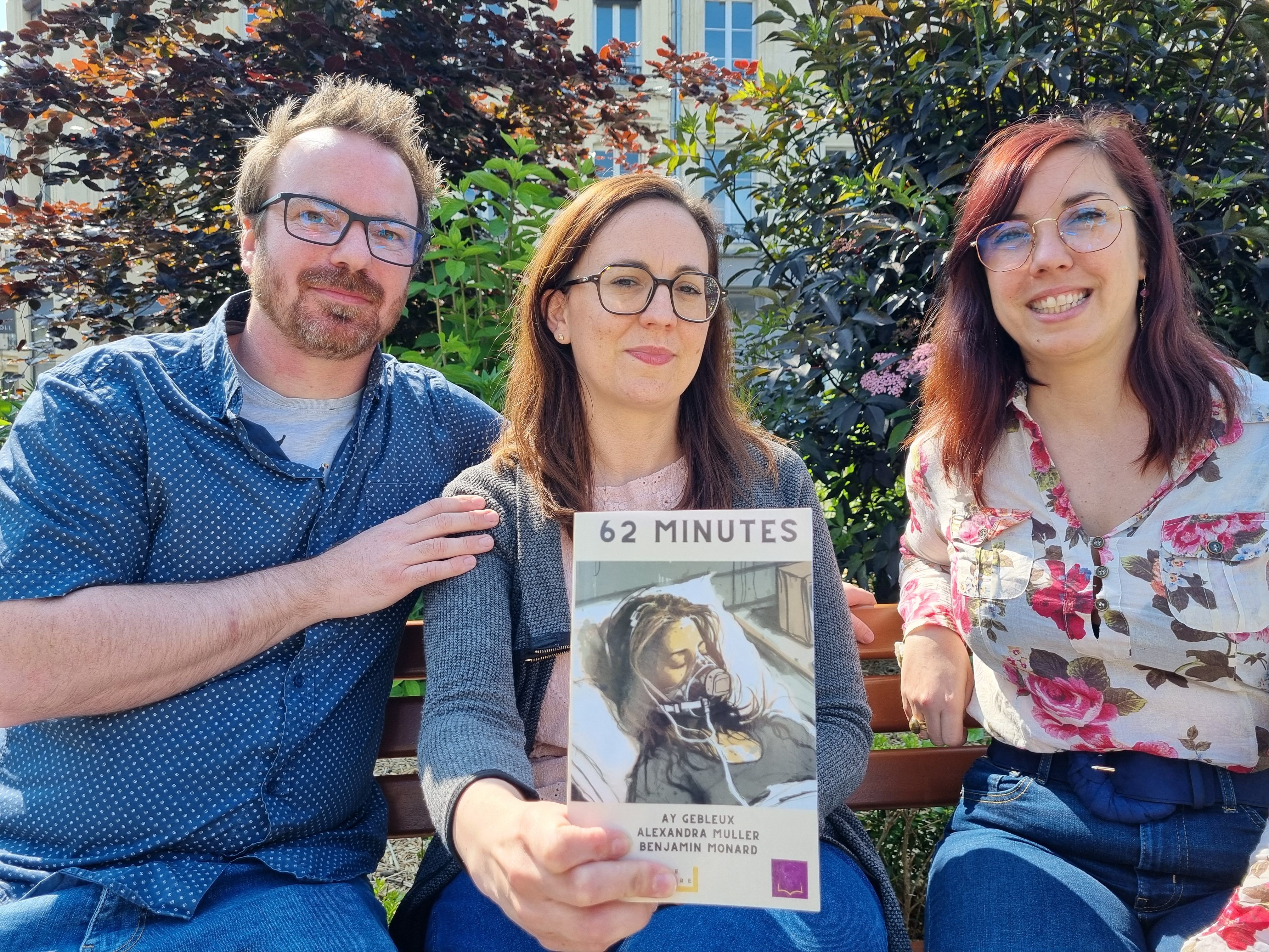 Compiègne (Oise), le 20 mai. Aurore Gebleux (à d.) a accompagné Alexandra et son compagnon Benjamin dans l'écriture de leur biographie, «62 minutes». LP/Armelle Camelin