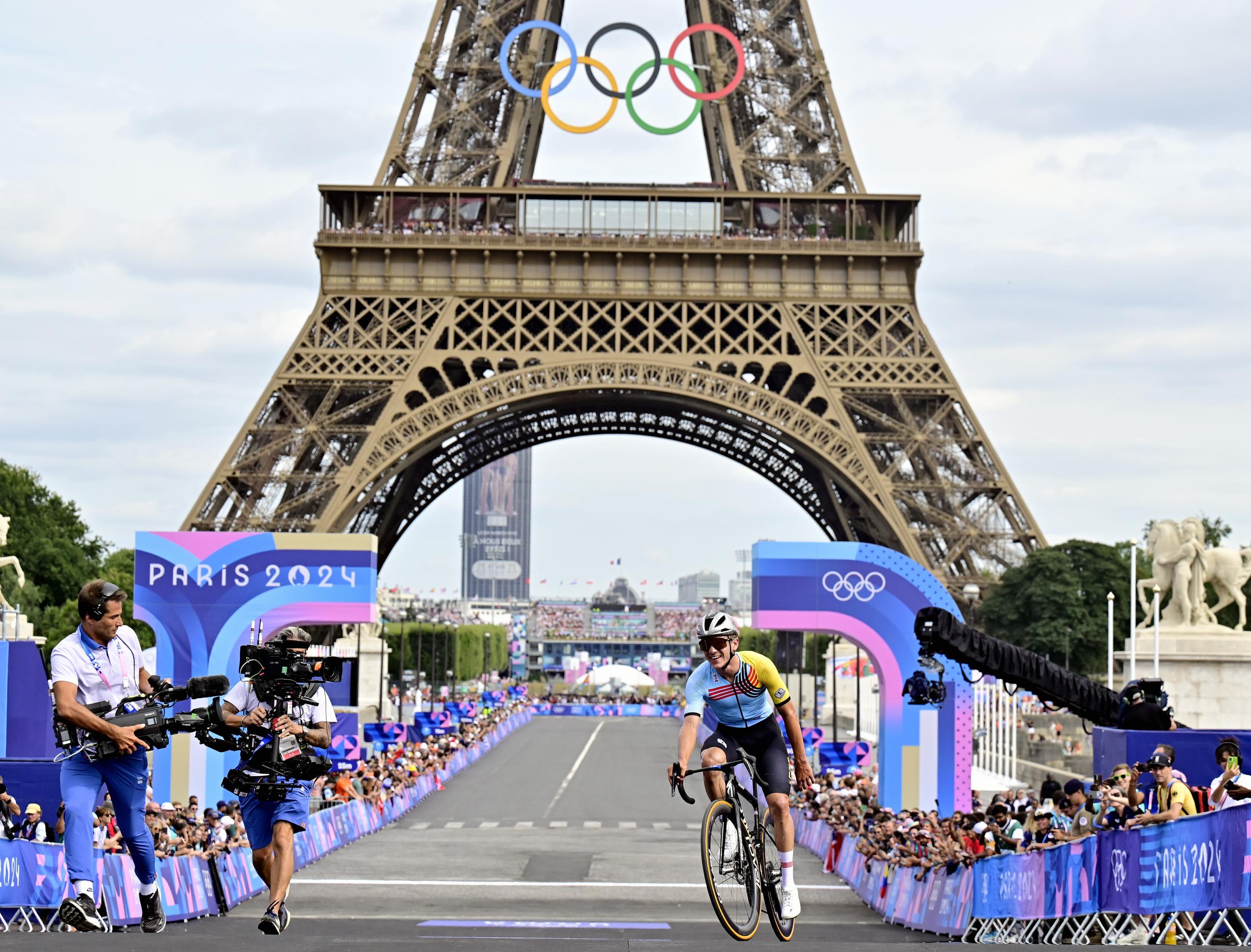 Remco Evenepoel a réalisé un doublé inédit dans l'histoire du cyclisme masculin en remportant la course en ligne des Jeux olympiques. Icon Sport/Belga/Dirk Waem